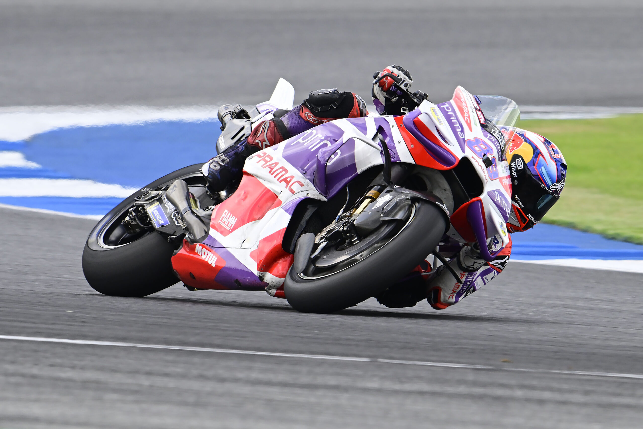 Martín sacode poeira e tenta volta por cima com comando da MotoGP no dia 1 na Tailândia