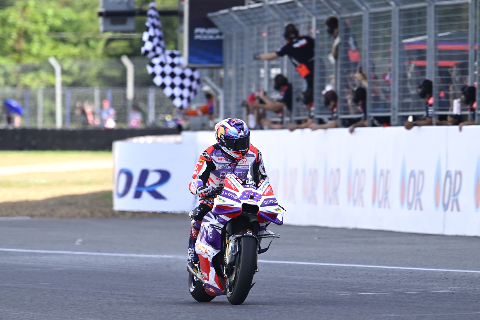 Martín segura Binder e Bagnaia para vencer emocionante GP da Tailândia da MotoGP