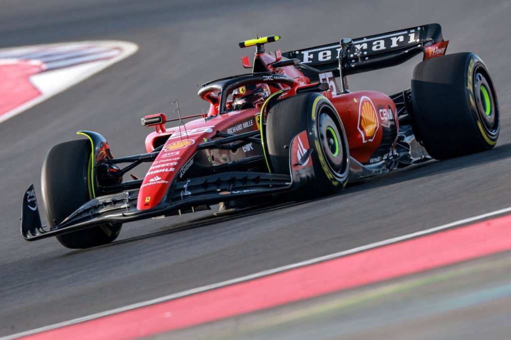 Sainz sufre una fuga de combustible en su Ferrari y se queda fuera del GP de Qatar
