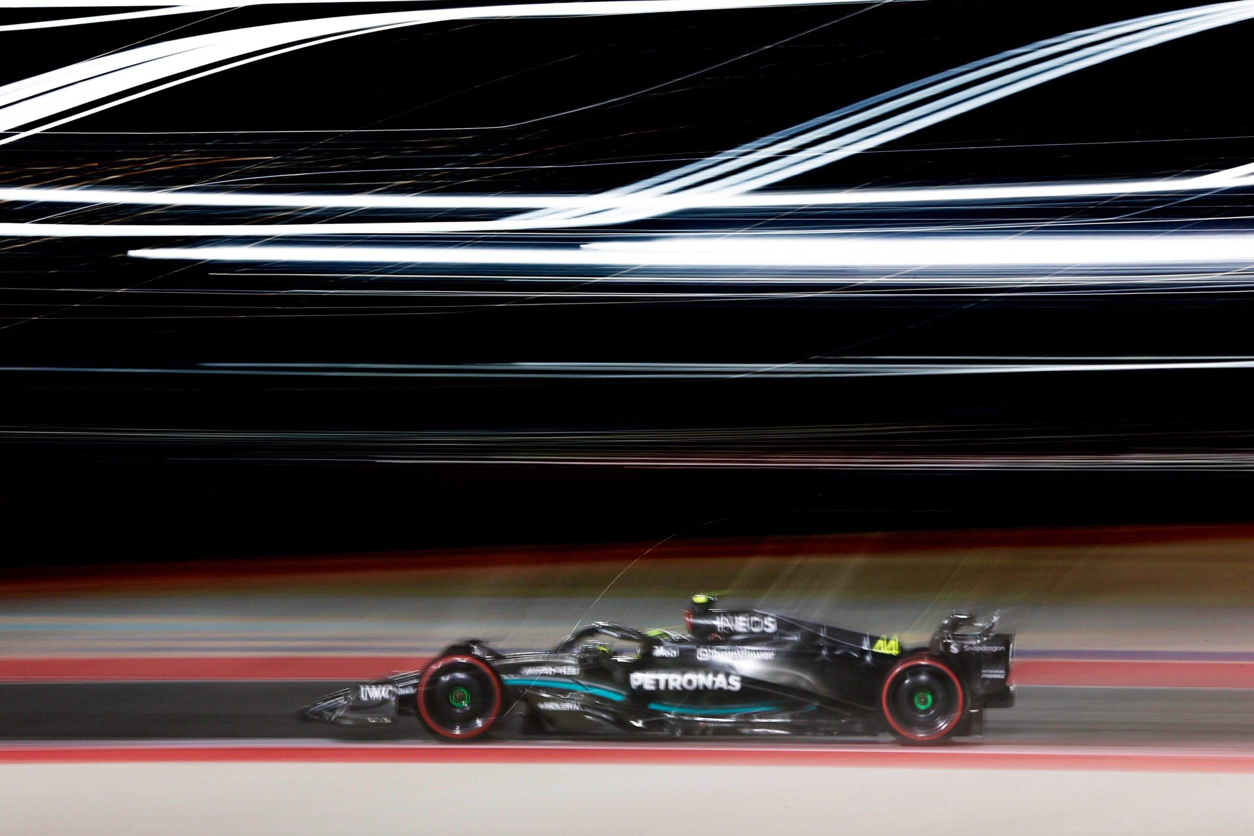 Mercedes fica “satisfeita” com ritmo na sprint, mas vê problema em carro de Hamilton