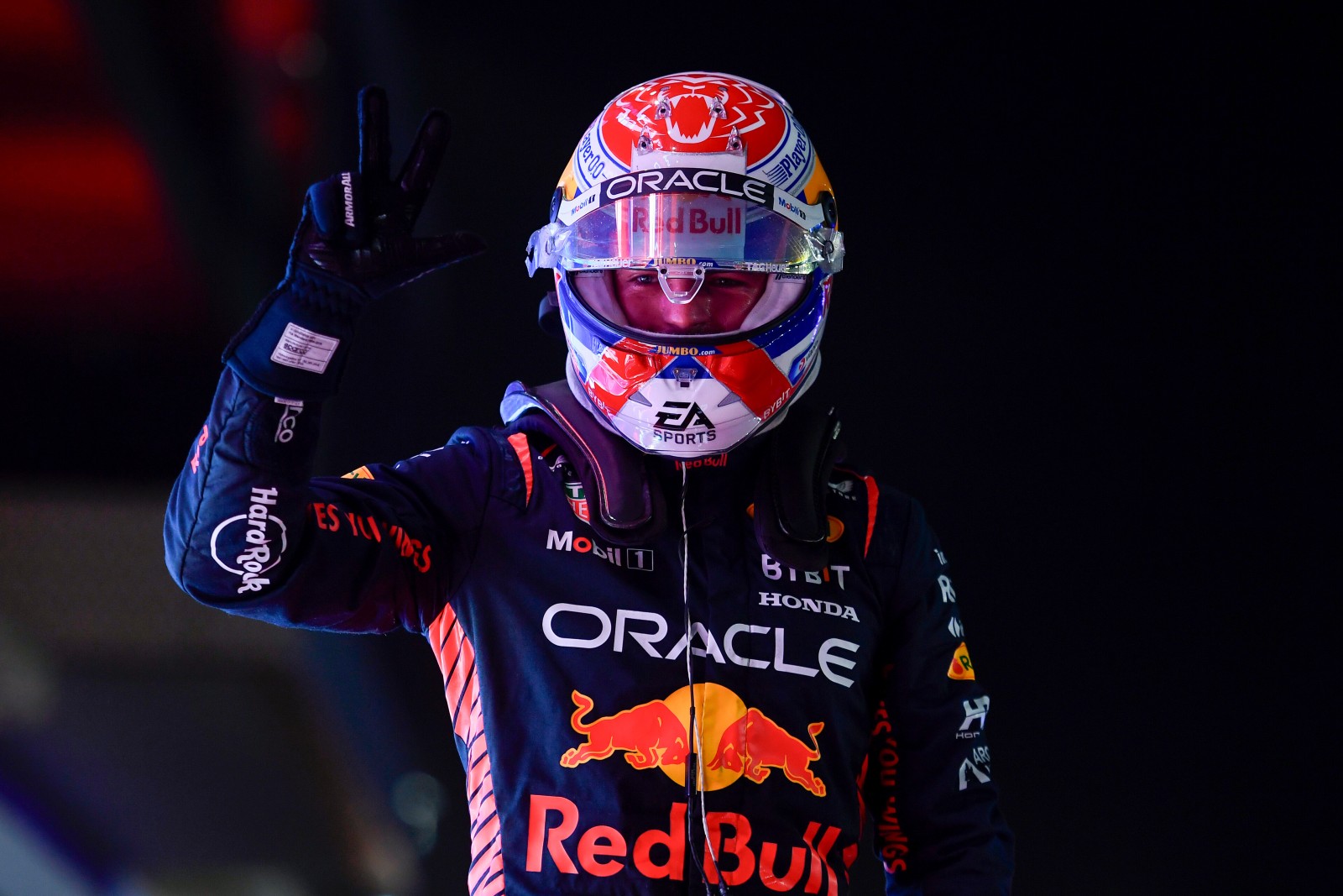 Verstappen garante tri da F1 com 2º lugar na sprint do Catar. Confira classificação