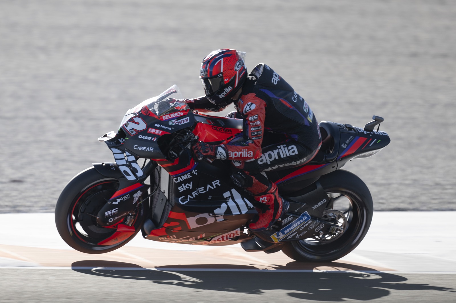 Viñales logra su primera pole con Aprilia en Valencia; Bagnaia acaba segundo, Martín, 5°