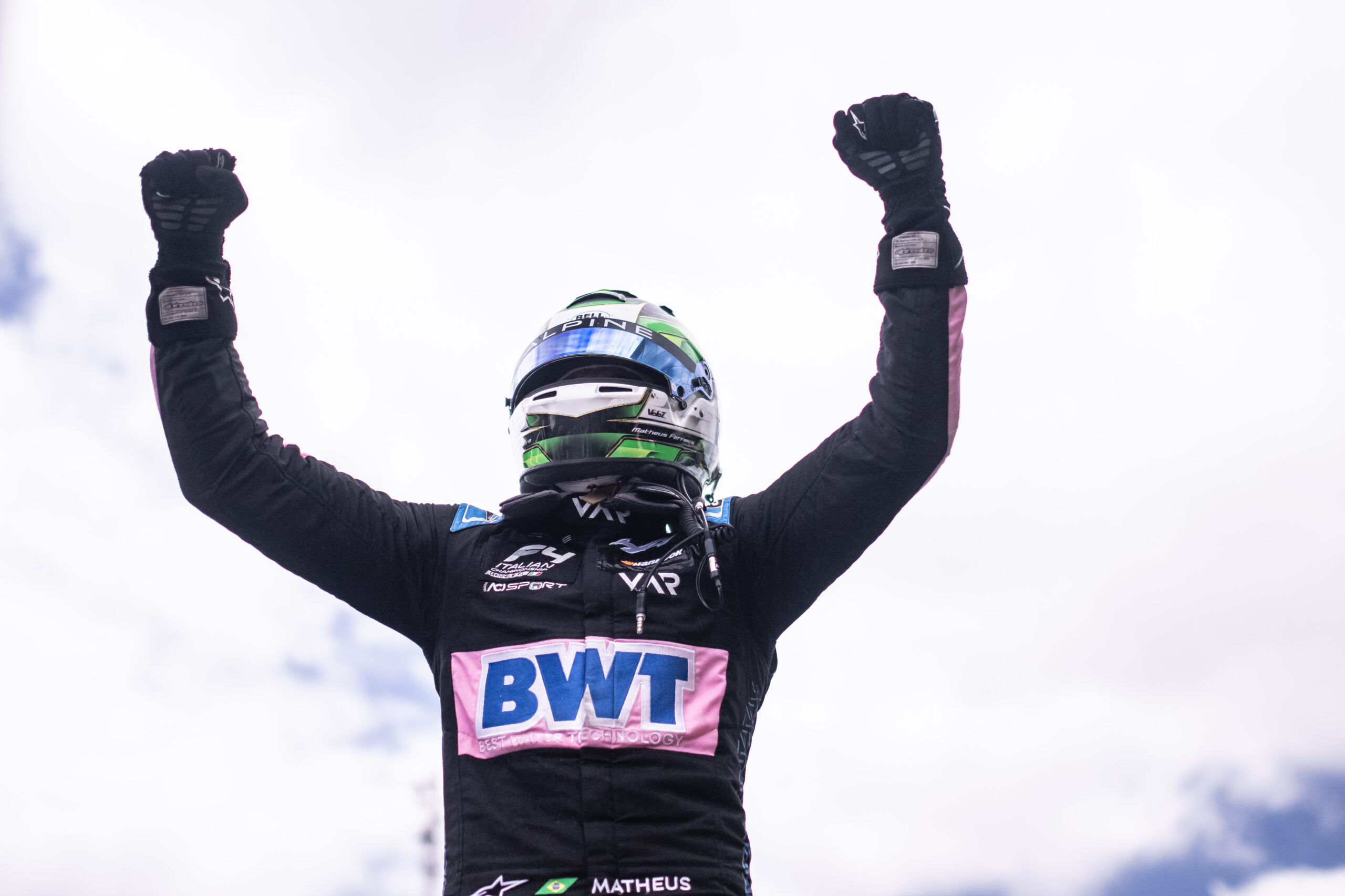 Matheus Ferreira fecha rodada tripla em Interlagos com vitória na corrida 3 da F4 Brasil
