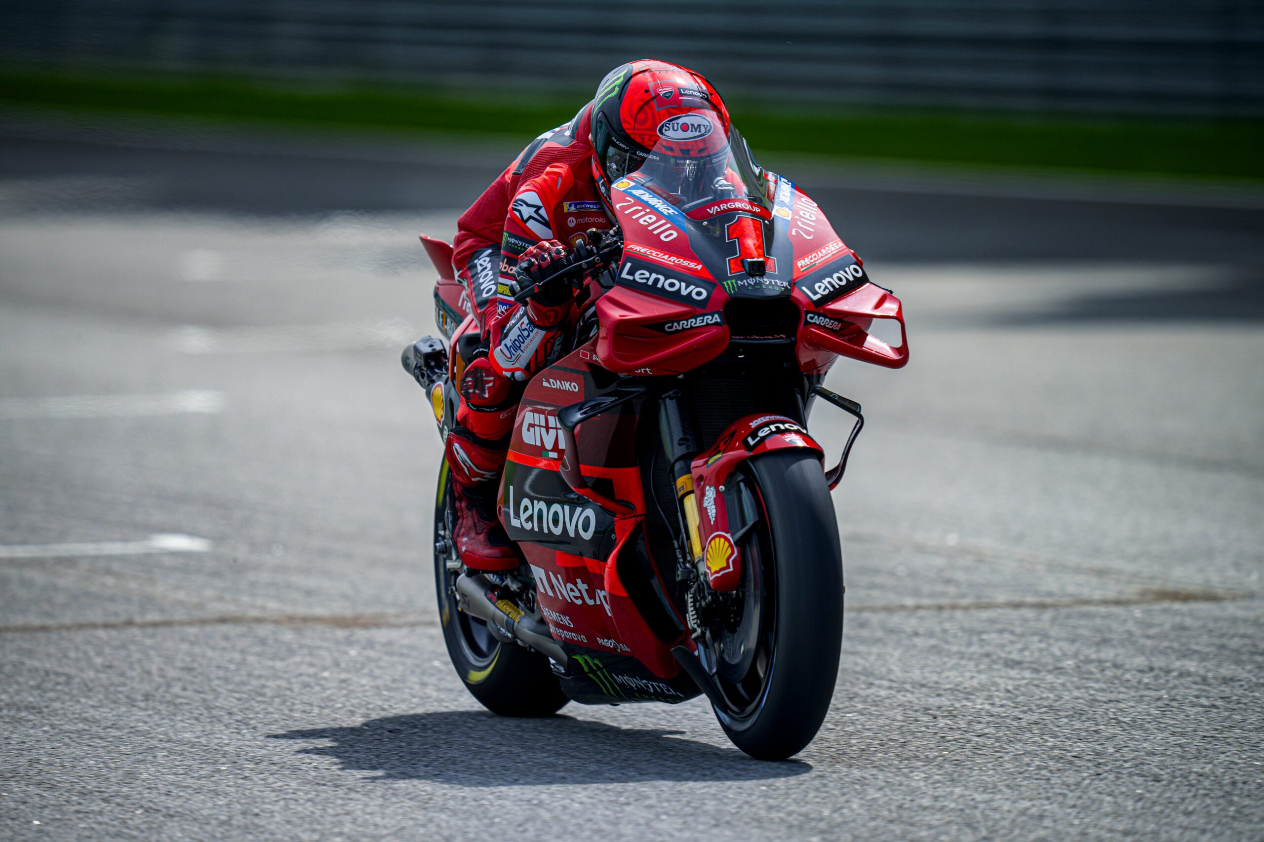 Bagnaia brilha nos instantes finais, supera Martín e crava pole da MotoGP na Malásia