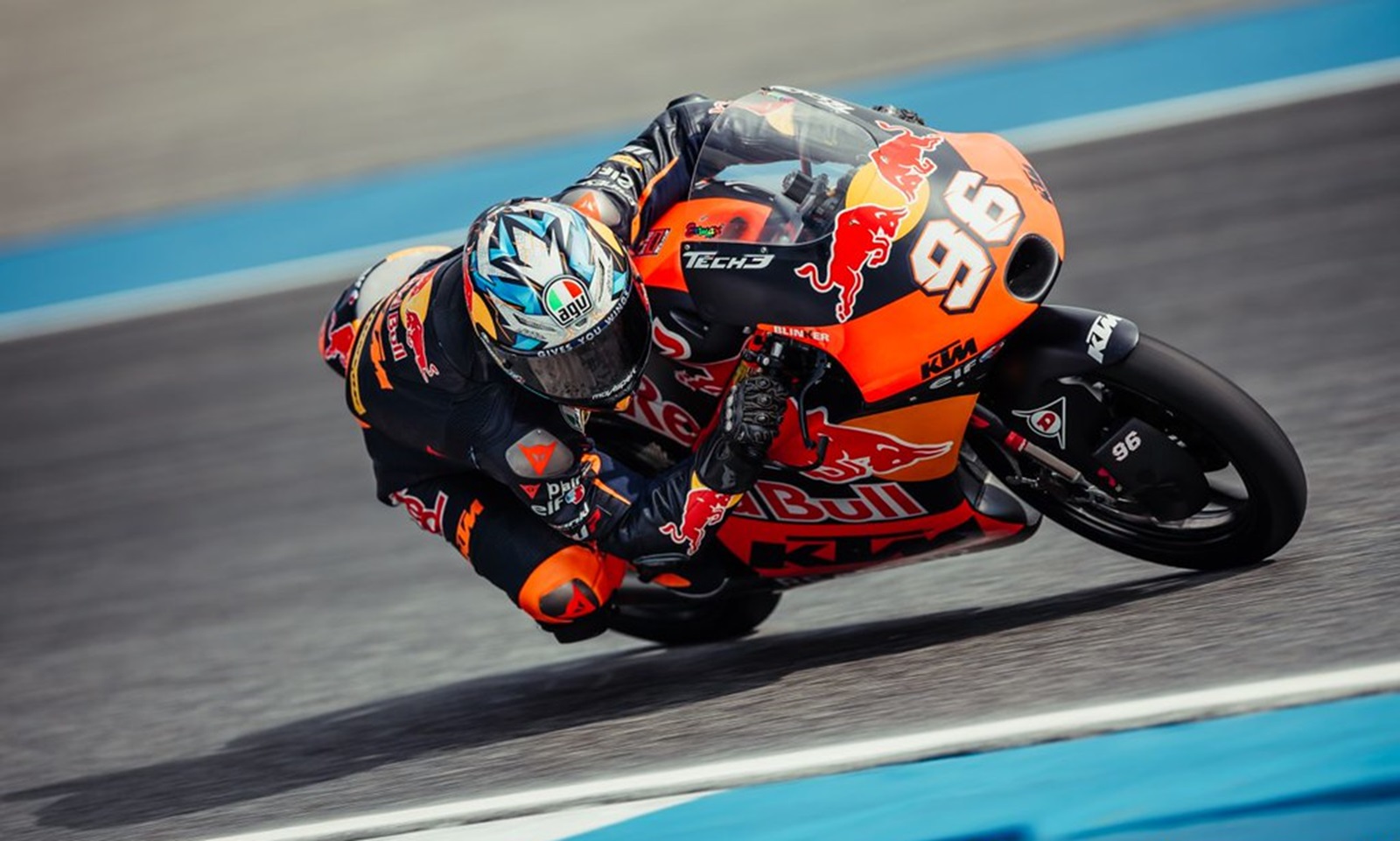 Holgado lidera primeiro dia de treinos da Moto3 marcado por acidentes em Valência
