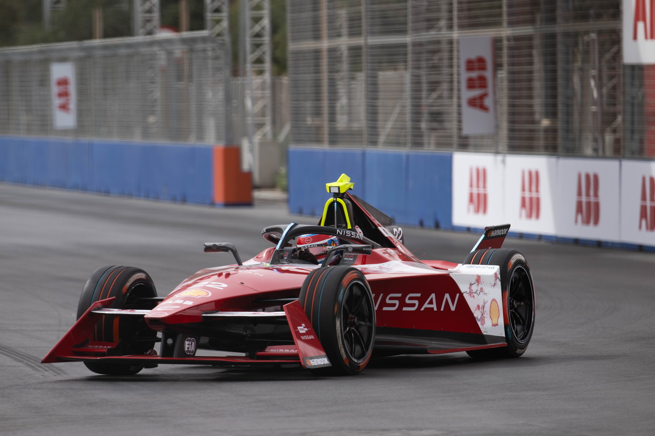 Rowland sorprende con Nissan y marca la pole del eP de Diriyah 2; Fenestraz, 7°