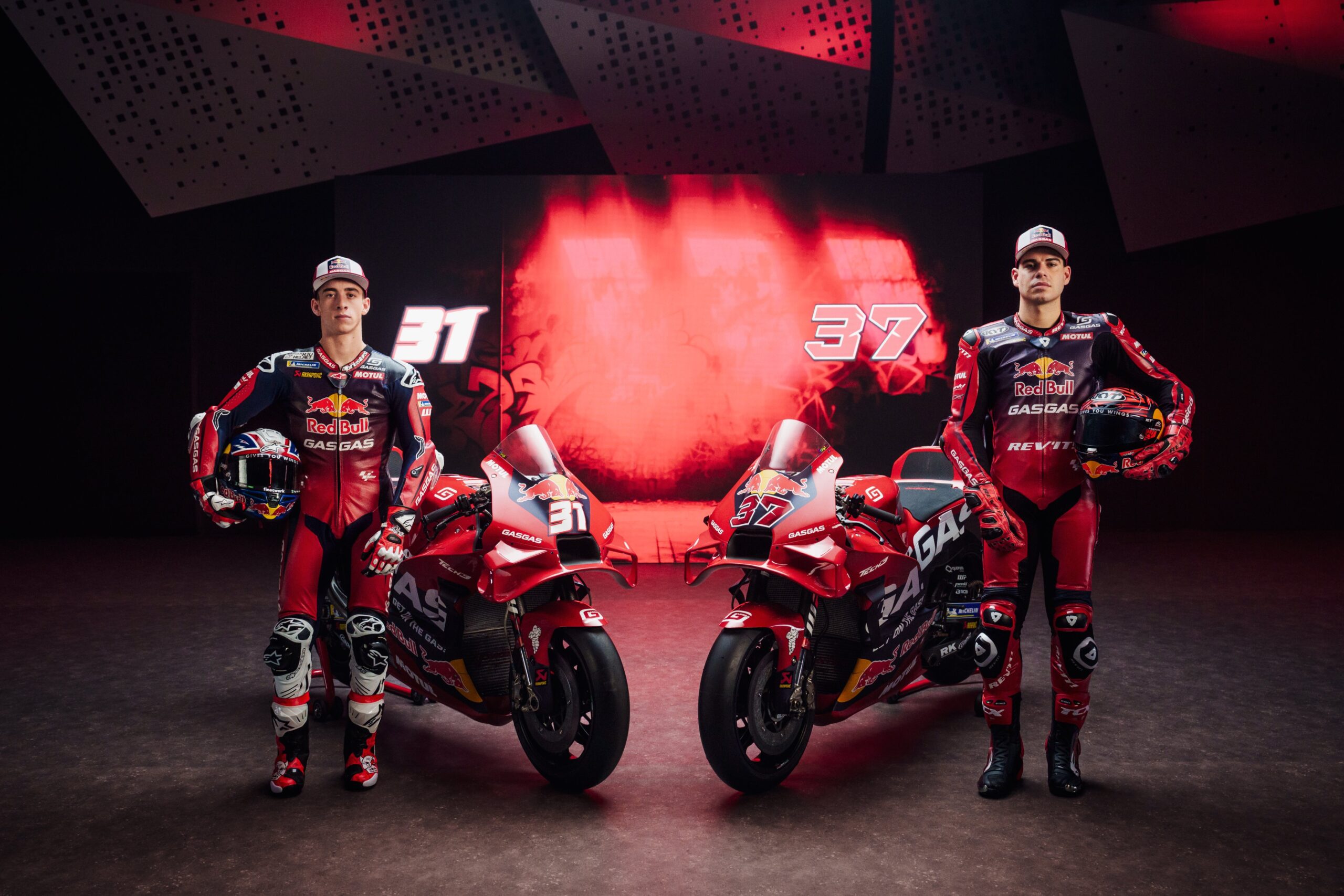 GasGas Tech3 presenta las motos 2024 de Acosta y Fernández con los colores Red Bull