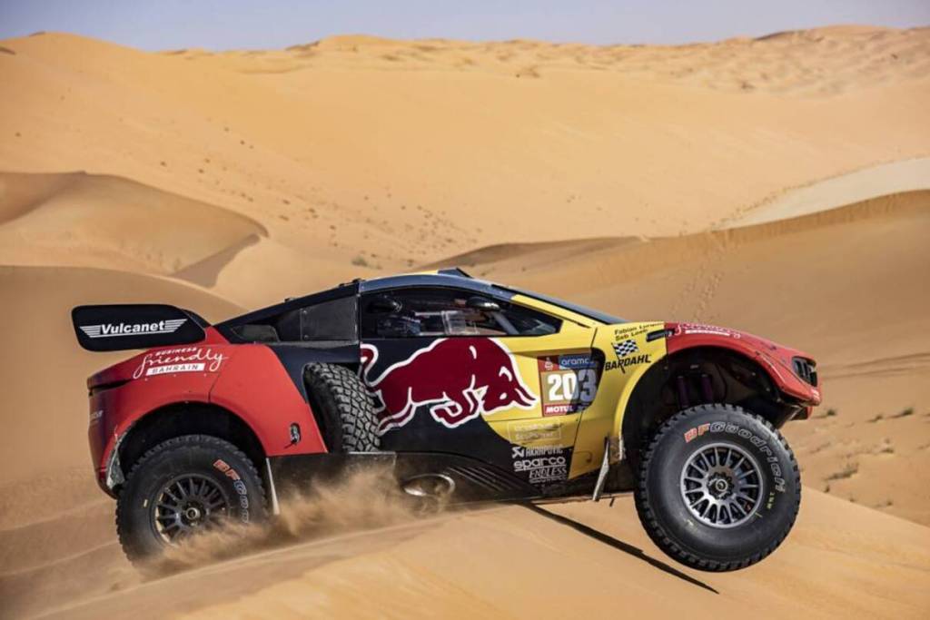 Loeb vence en la etapa maratón de Autos en el Dakar 2024, Sainz confirma liderazgo