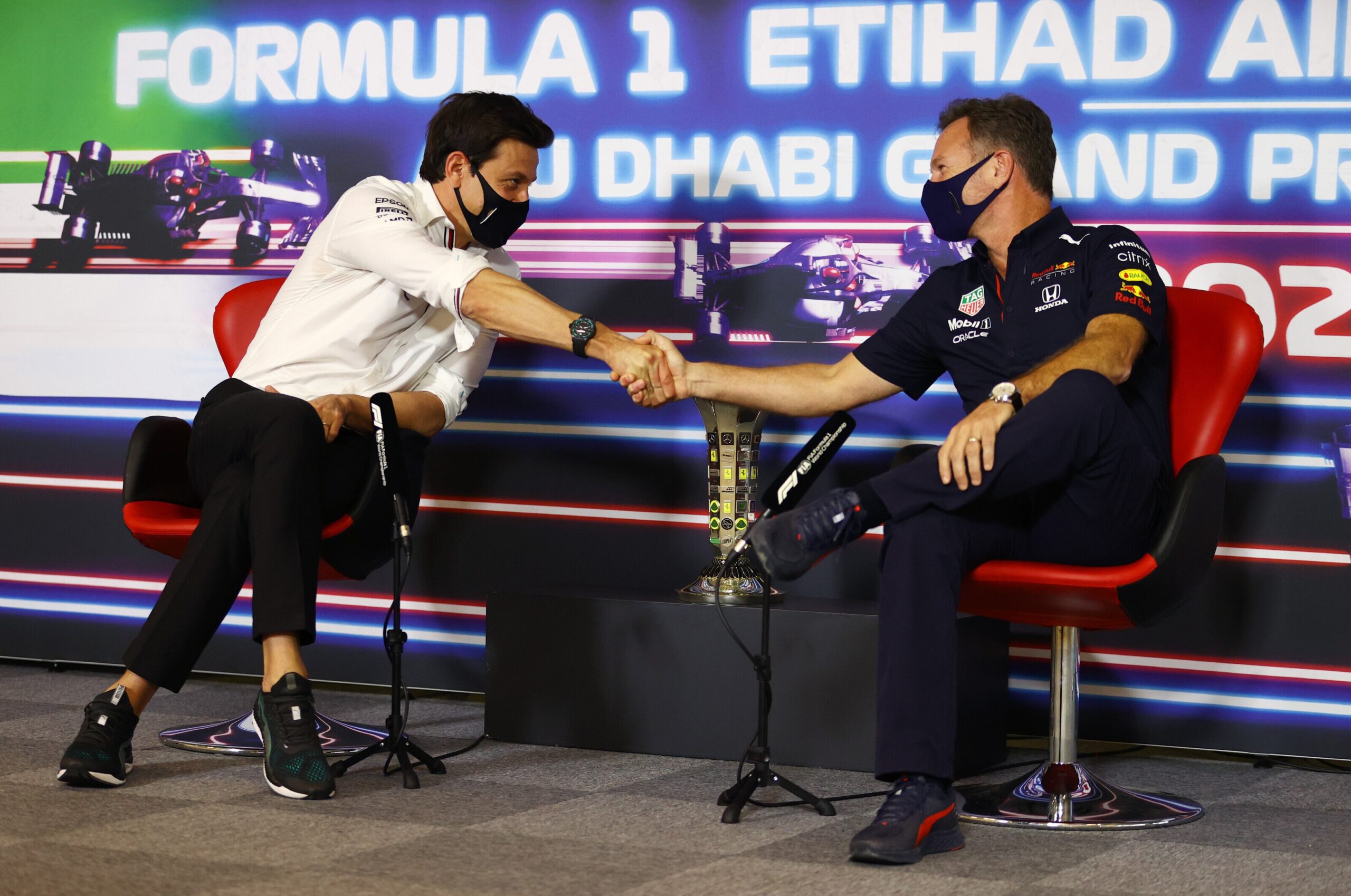 Jefe de Red Bull evalúa a sus posibles rivales para 2024 y destaca a Mercedes