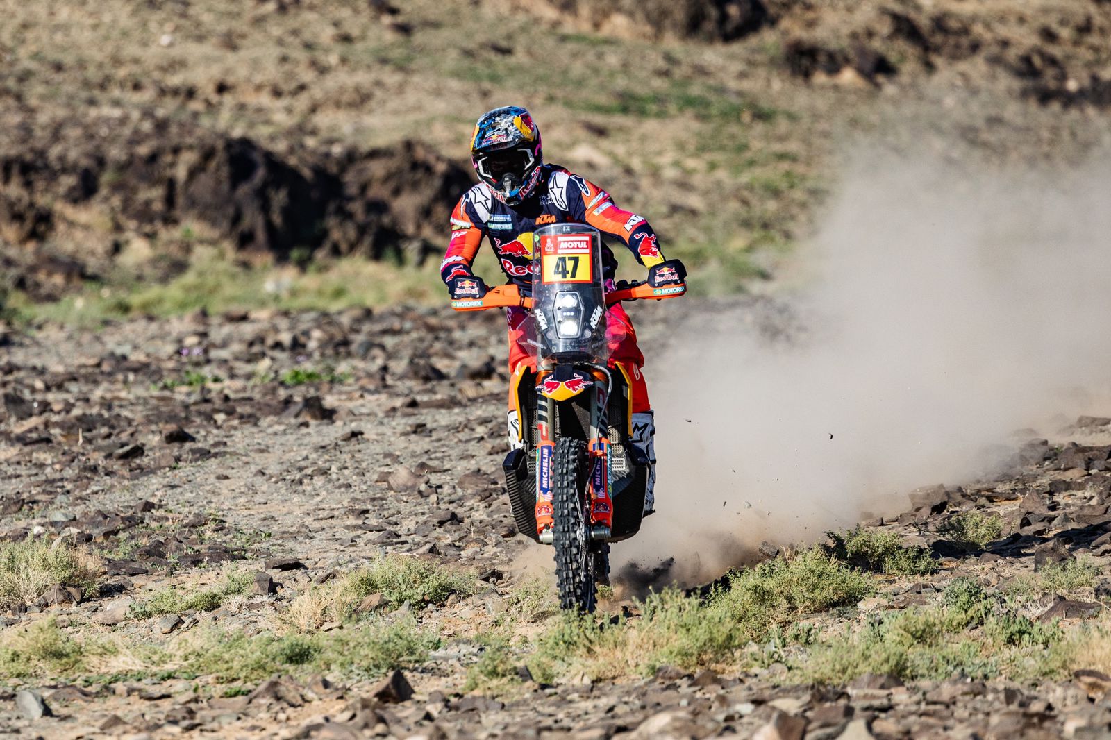 Kevin Benavídes pasa al frente en motos por recargo en Dakar; Andújar 2°, Vingut 5° en quads