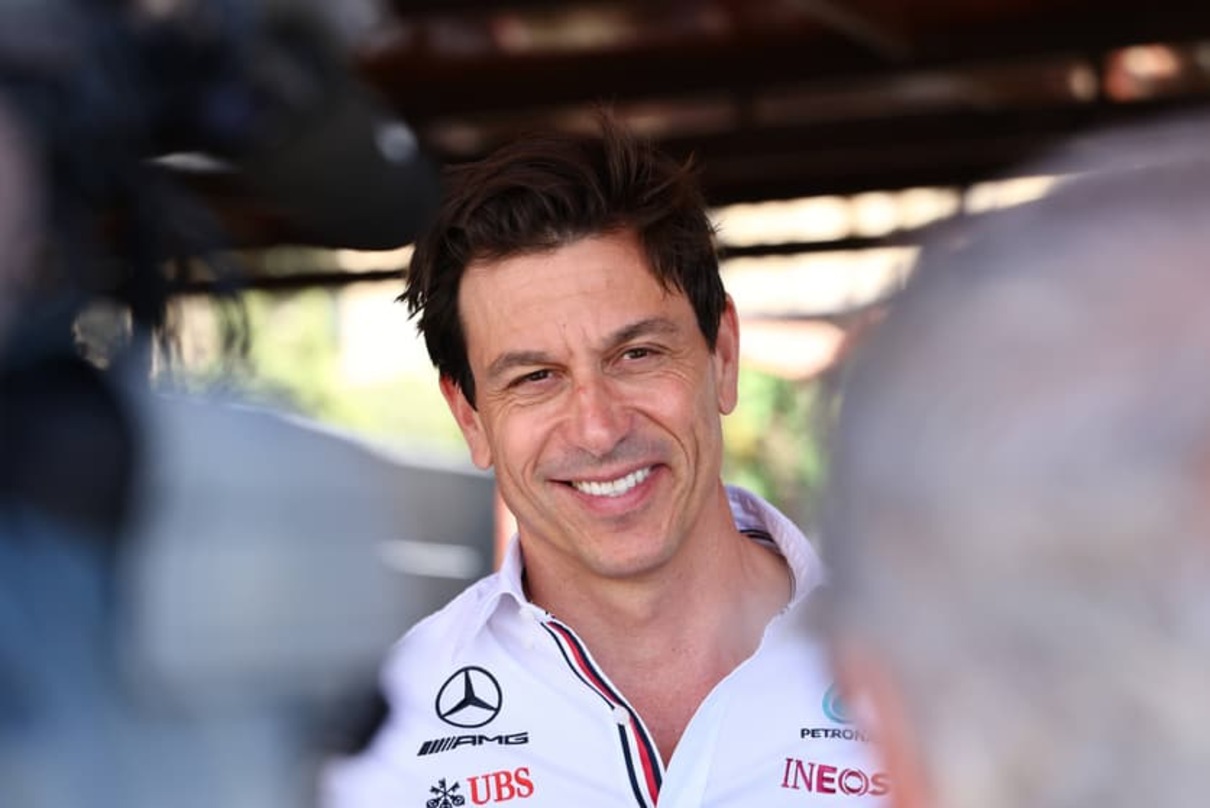 Wolff confirma que renueva su contrato como jefe de Mercedes hasta 2026