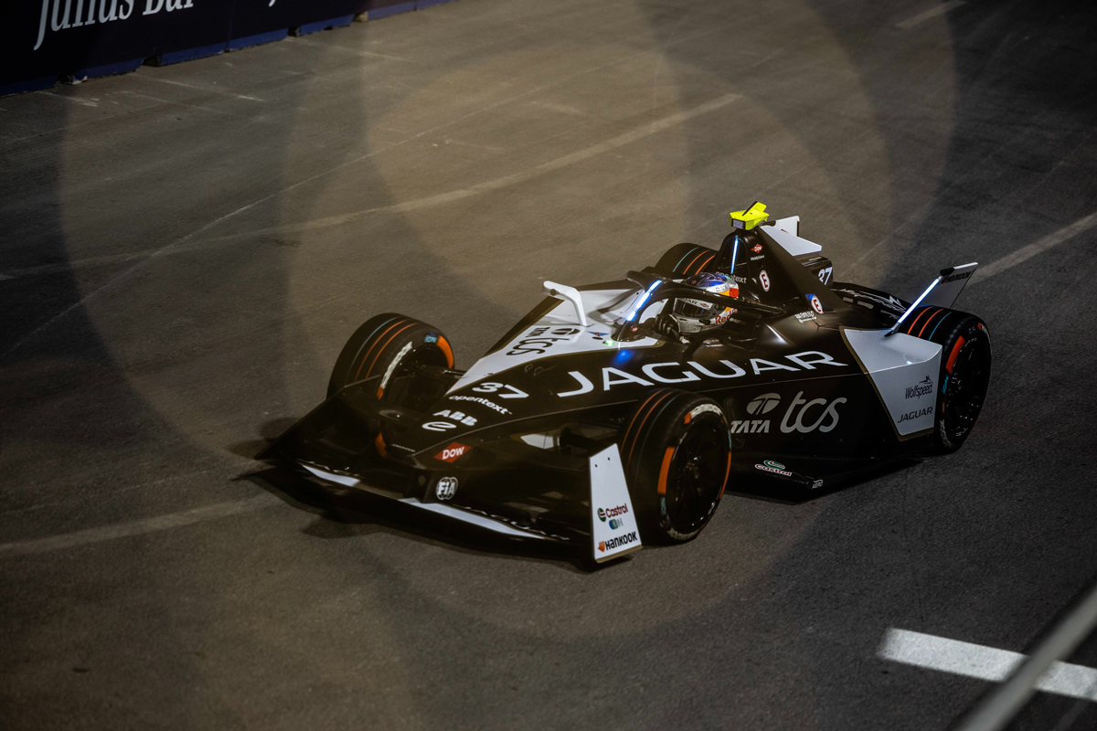 Cassidy resiste presión de Frijns y conquista el ePrix de Diriyah 2; Fenestraz es sexto