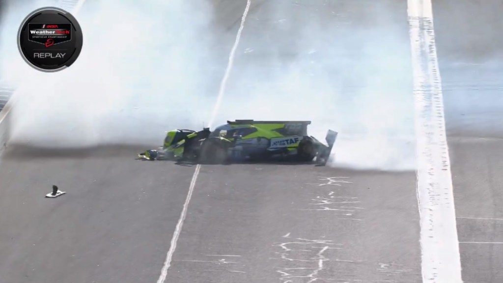 Thomas pierde el control de su auto en la chicana en las 24 horas de Daytona