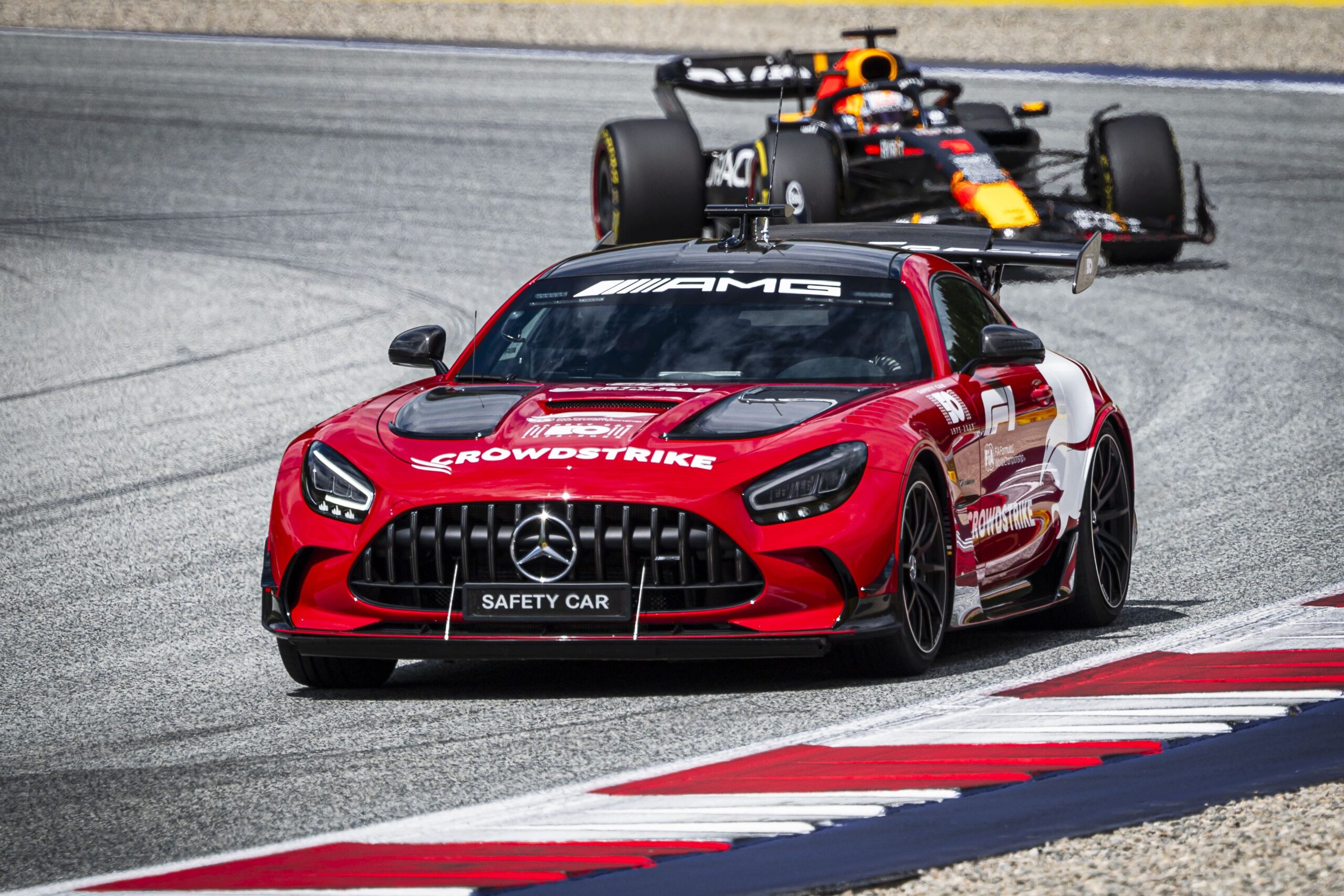 Mercedes amplía su colaboración para instalar tecnología láser en los safety car de F1