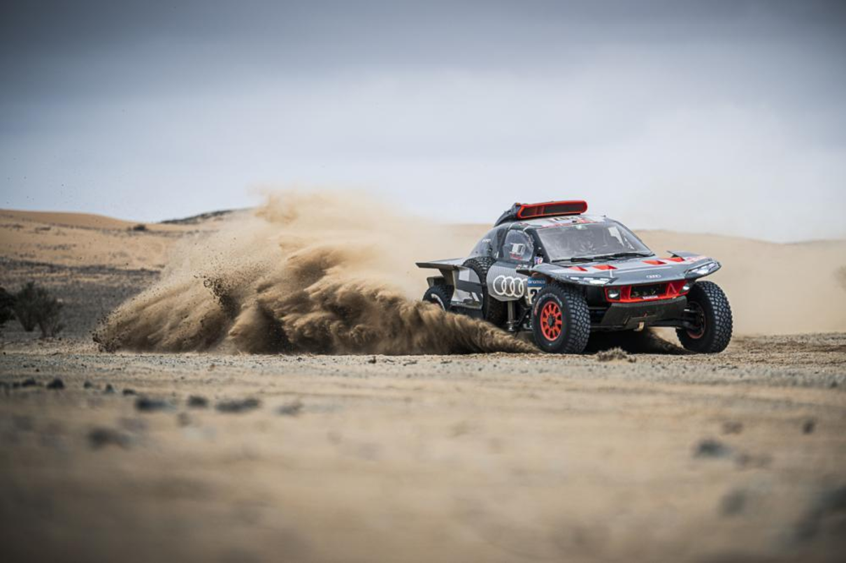 Al-Attiyah se mofa de Audi en el Dakar 2024: “Volverán a casa en tres días”