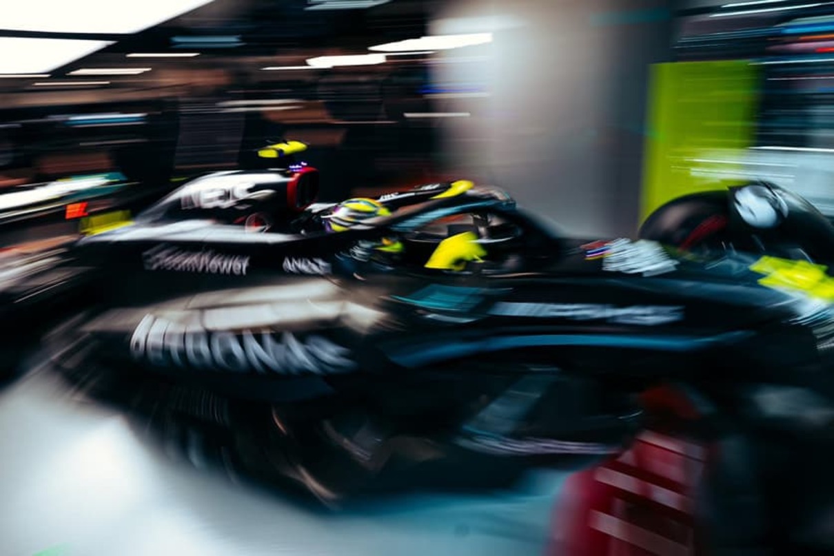 Mercedes anuncia el lanzamiento del renovado W15 para febrero