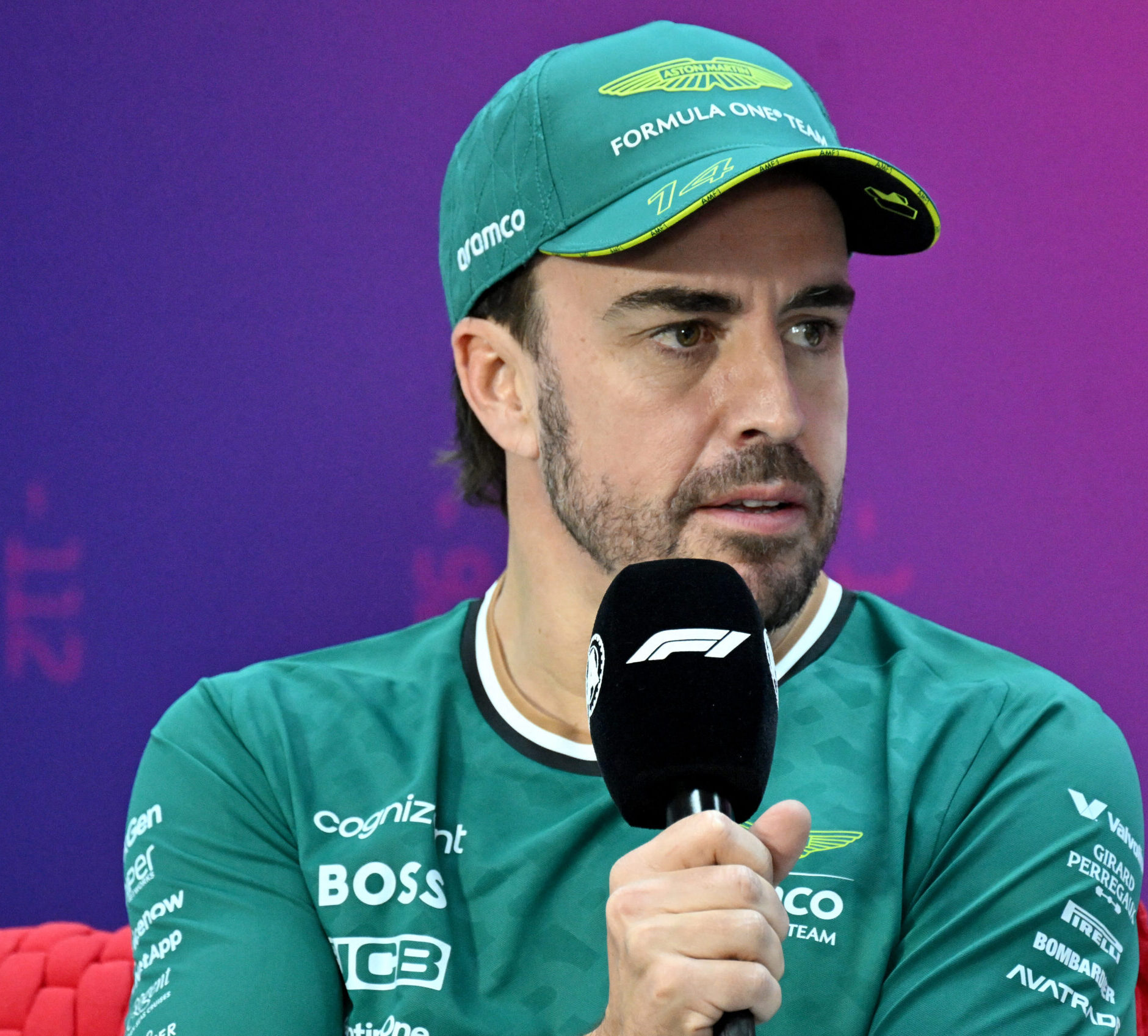Alonso duda del potencial del AMR24 y evita hacer comentarios sobre su futuro en F1
