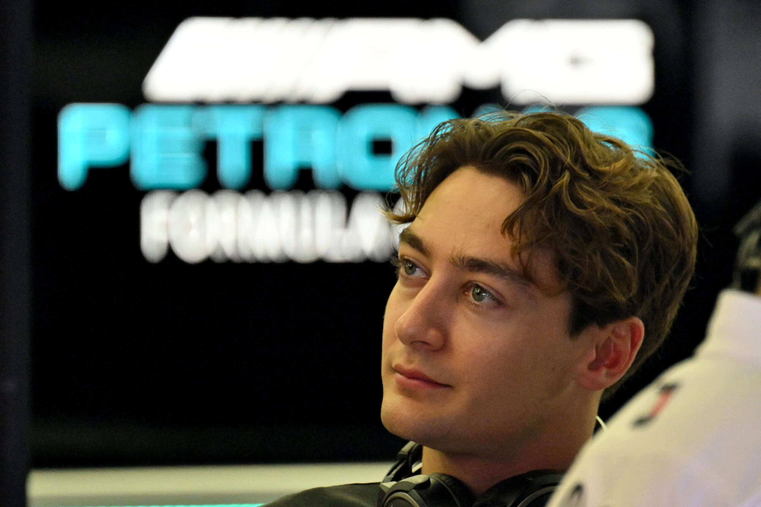Russell evita altas expectativas con Mercedes tras FP2 en Bahrein: “Lejos de Red Bull”
