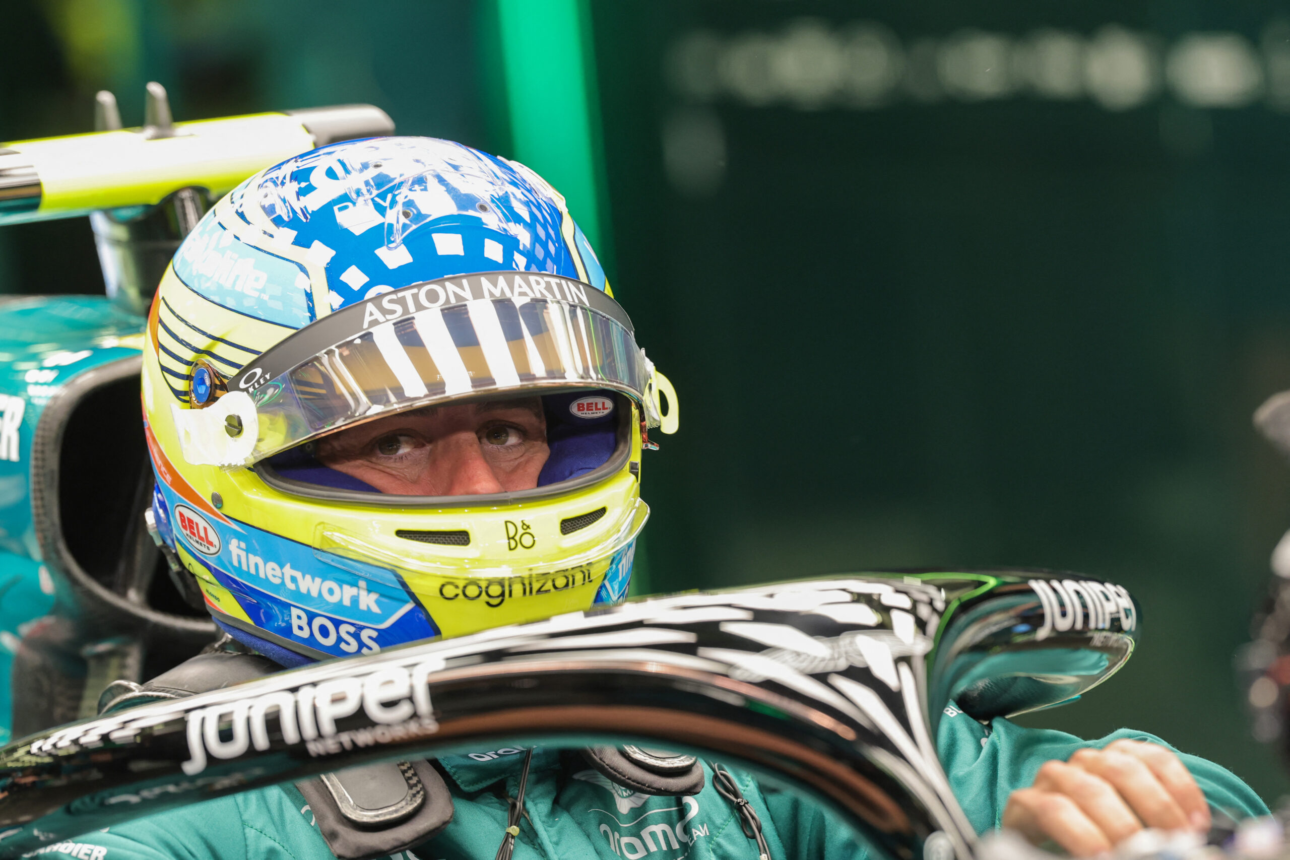 Alonso admite sorpresa por ritmo en Bahréin pero aclara: ”En 2023 estábamos mejor”