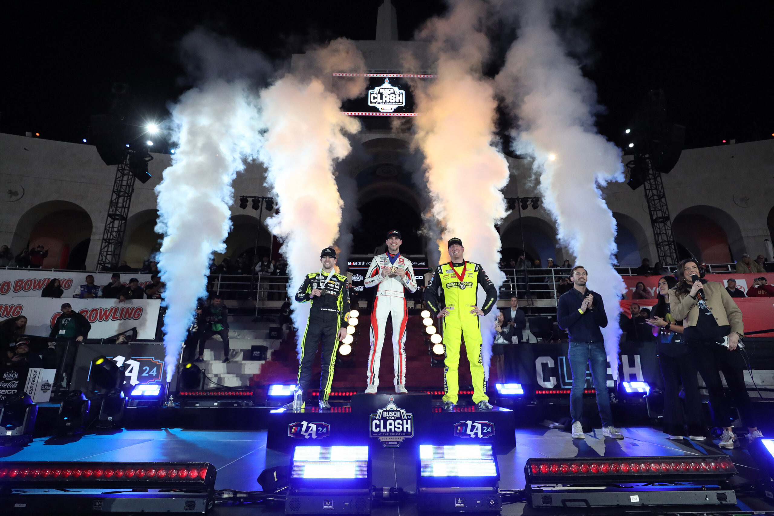 Hamlin se beneficia de toque entre Gibbs y Logano y gana la Nascar Clash en Los Ángeles