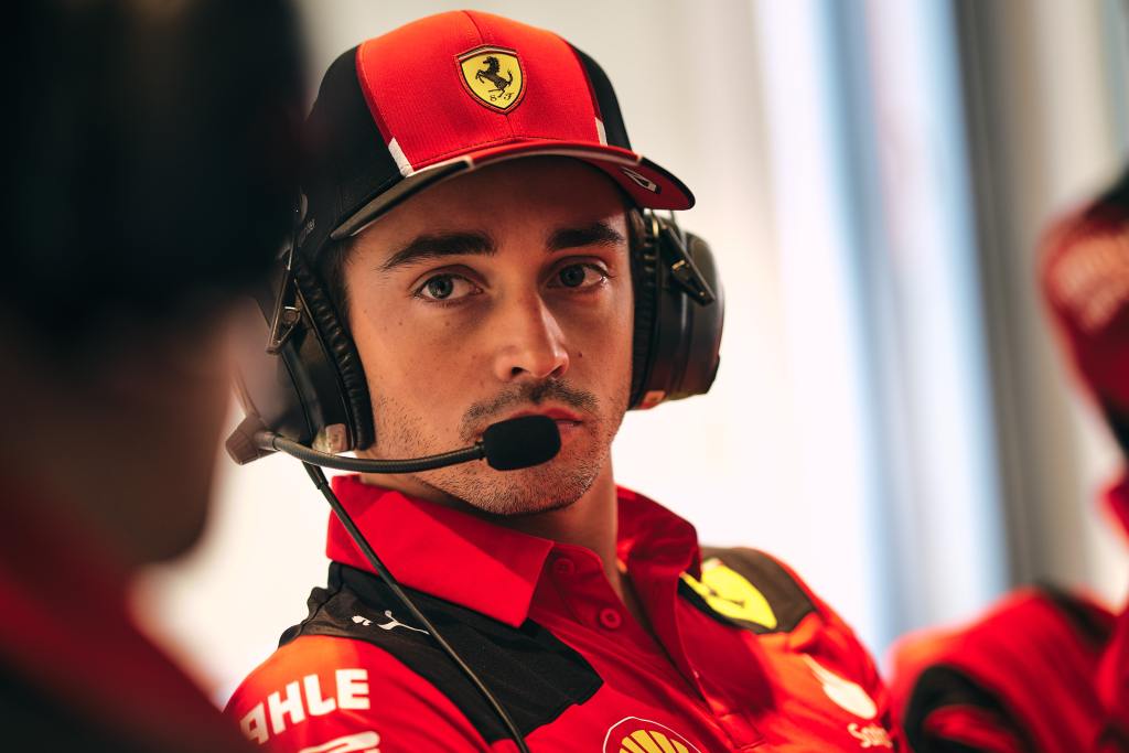 Leclerc admite discordar con Ferrari en la táctica de la quali en Bahréin: “Vamos a discutirlo”
