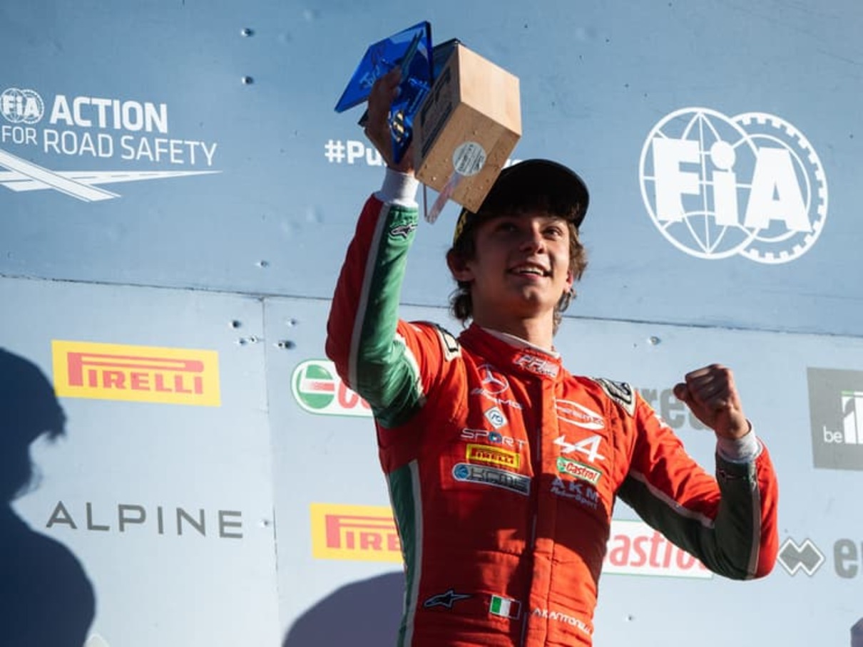 Mercedes planea un intensivo programa de pruebas para Antonelli con el W13