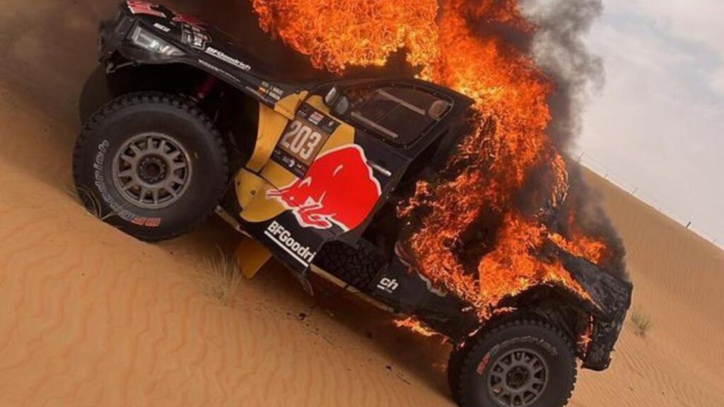 Auto de Moraes se prende fuego en prueba del W2RC en Abu Dhabi