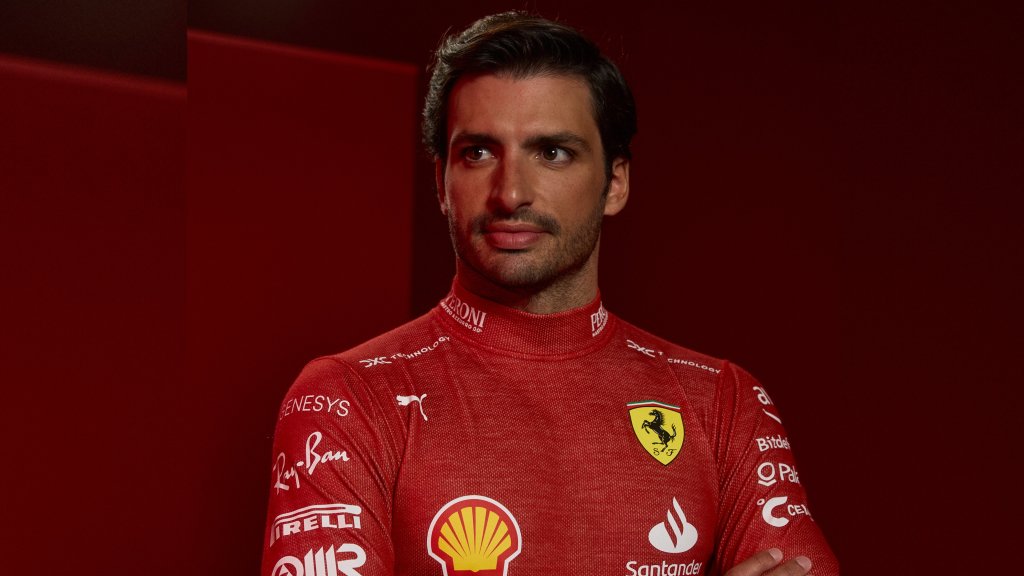 Sainz promete ayudar a Leclerc y Ferrari en la F1 2024: “Soy un jugador del equipo”