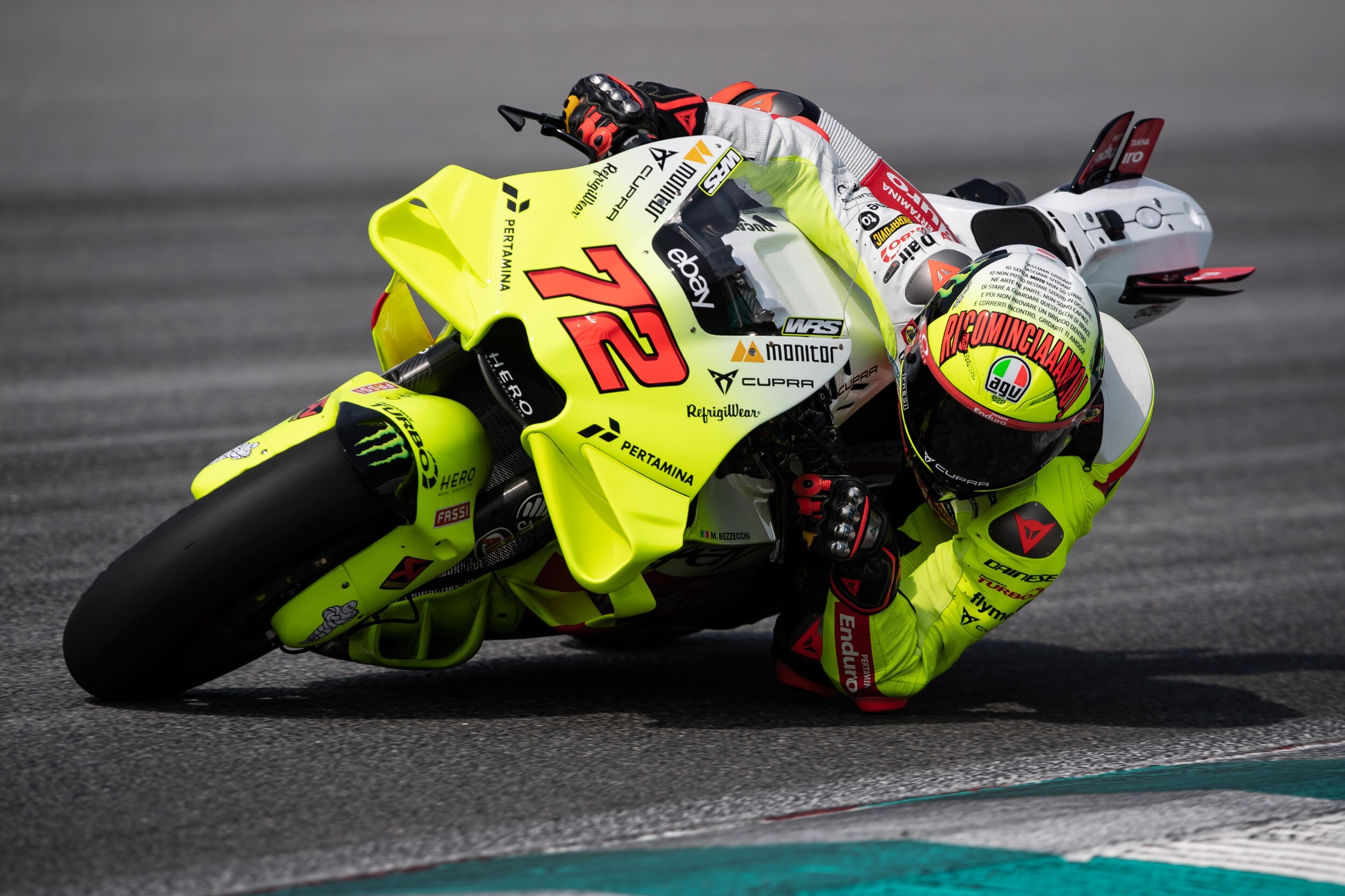 Bezzecchi se queja de la anticuada moto de Ducati tras el primer test: “He sufrido un poco”