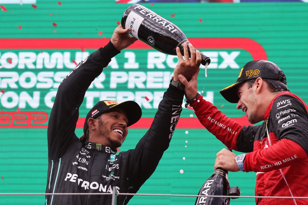 Jefe de Mercedes felicita a Ferrari por 1-2 en Australia y elogia a Sainz: “Se lo merece”