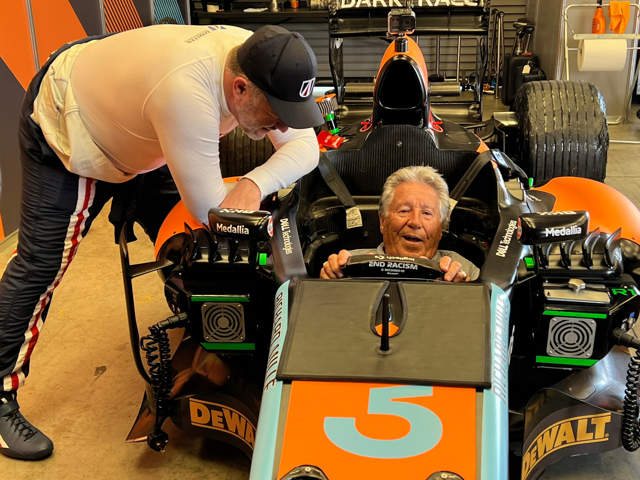 Mario Andretti se reconoce “devastado” y lamenta rechazo de la F1: “Sin palabras”