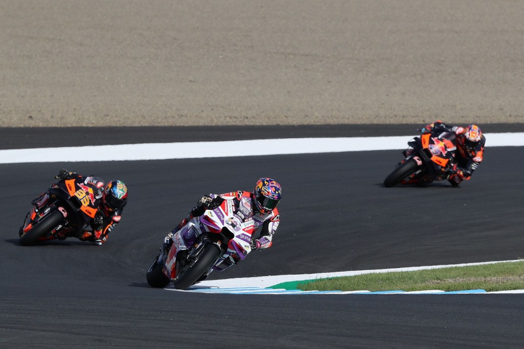 Aprilia y KTM cuestionan y exigen un calendario más corto de MotoGP: “Está en el límite”