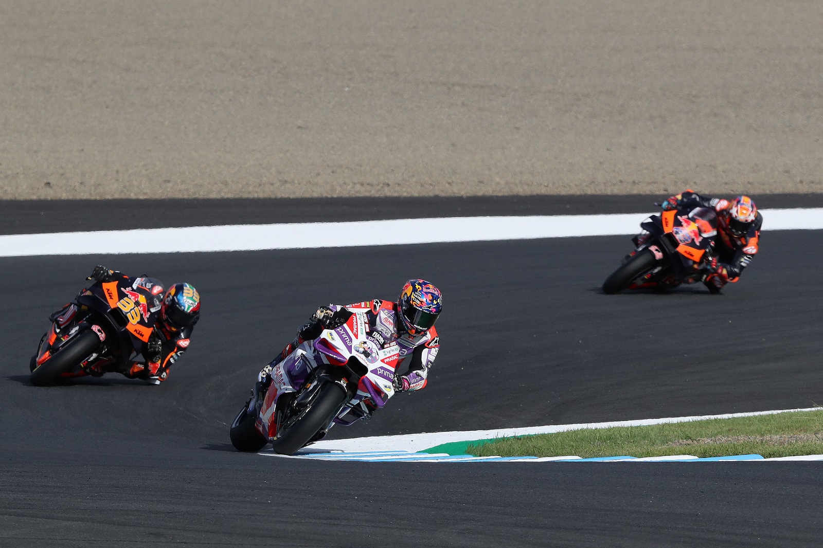 Aprilia y KTM cuestionan y exigen un calendario más corto de MotoGP: “Está en el límite”