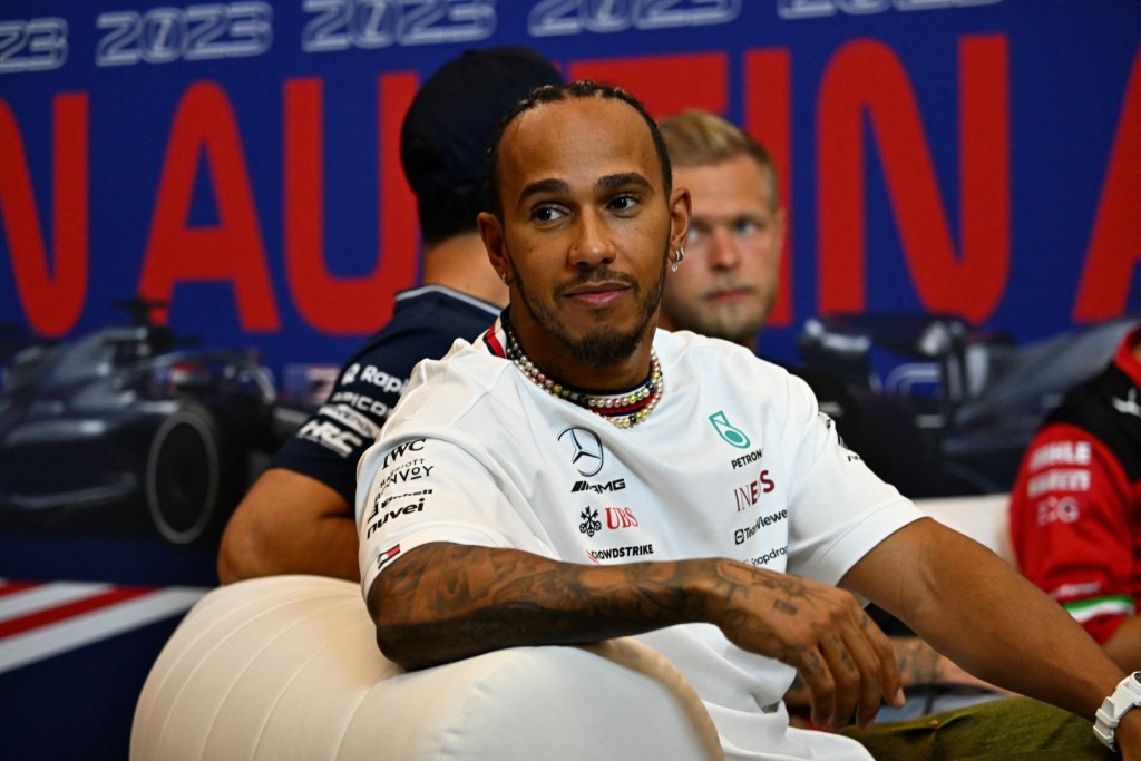 Ferrari termina con rumores y confirma a Hamilton como piloto desde 2025