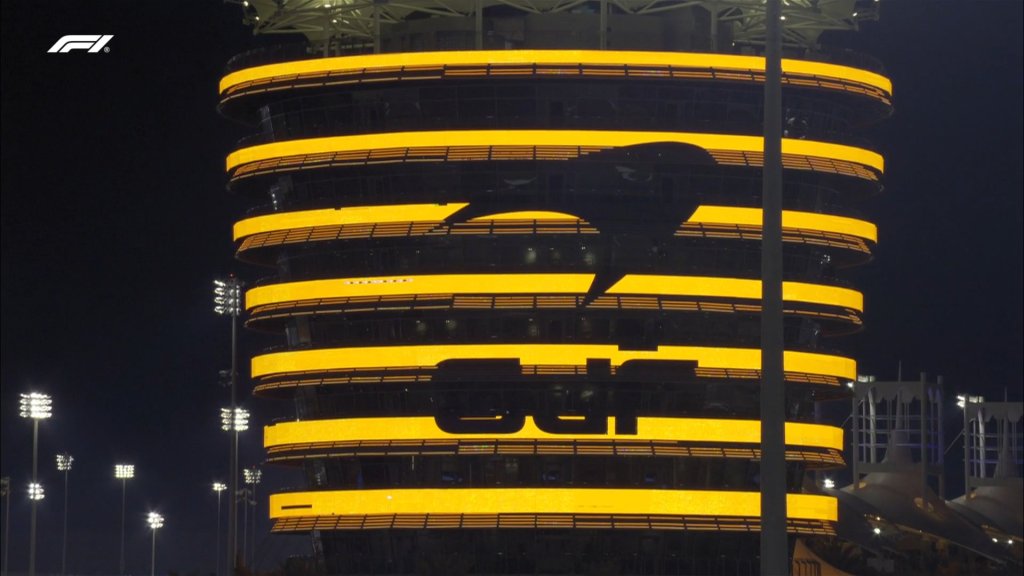 De Ferran recebe homenagem na torre principal de Sakhir na pré-temporada da F1