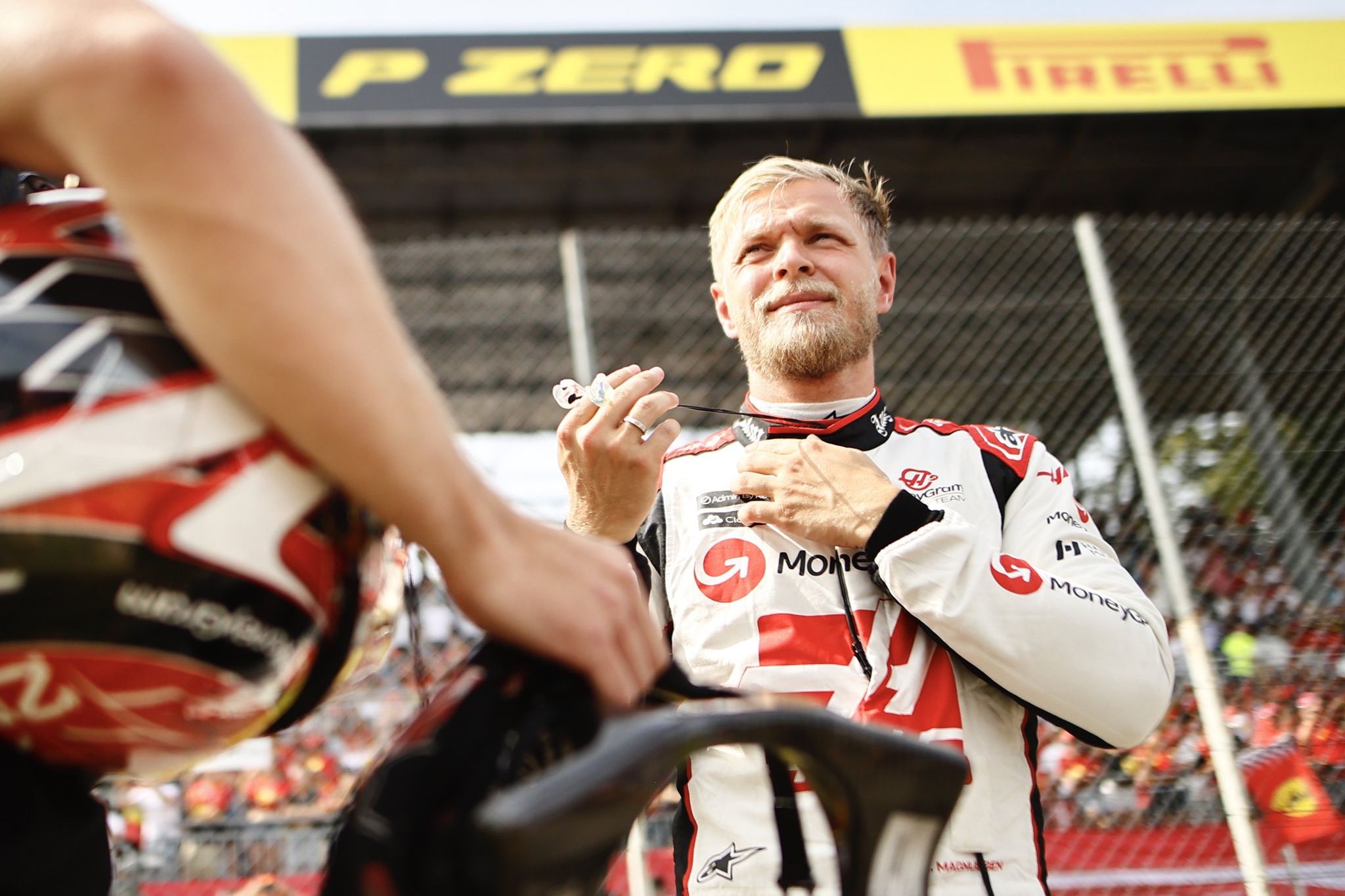 Magnussen controla optimismo y tiene “bajas expectativas” para Haas al inicio de 2024