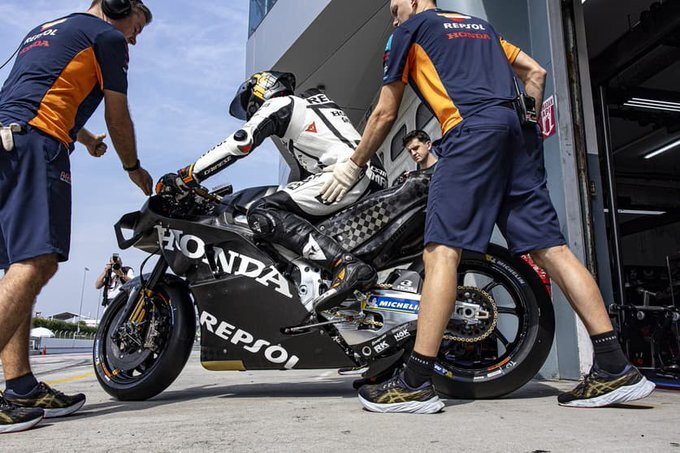 Marini admite dificultades, pero pide a Honda “que no convierta la moto en una Ducati”