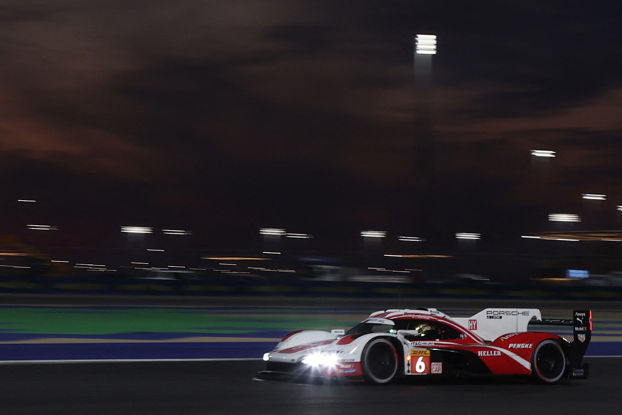 Porsche domina en Qatar y gana primera carrera de WEC 2024. López, 16° en LMGT3