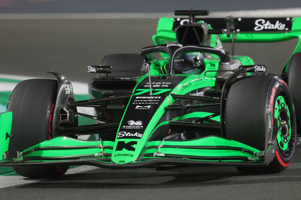 Bottas culpa a Sauber por errores en pit-stops de 2024: “Los mecánicos no lo hacen mal”