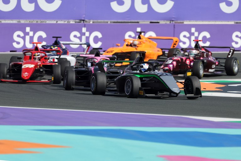 Pin y Pulling triunfan en primera ronda de F1 Academy 2024 en Arabia Saudita
