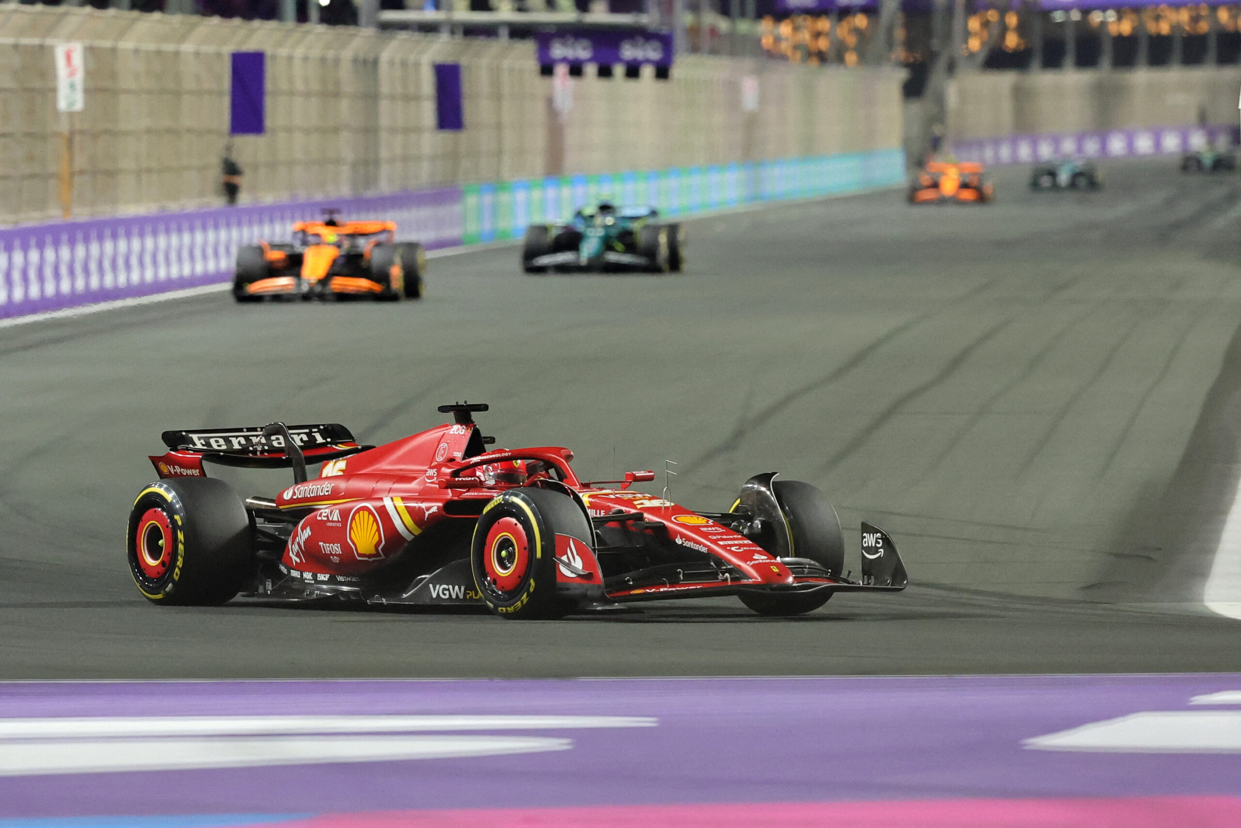 Leclerc destaca ritmo de Ferrari en Arabia Saudita y celebra séptimo puesto de Bearman