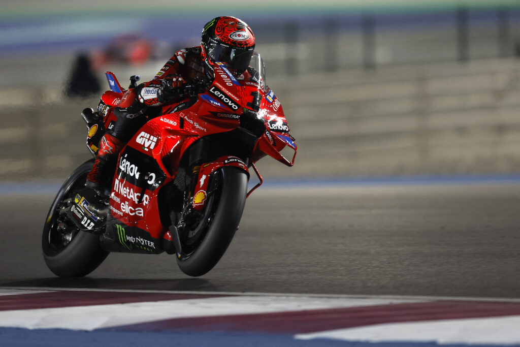 Bagnaia supera a Martín y gana con autoridad el GP de Qatar; Marc Márquez, 4°
