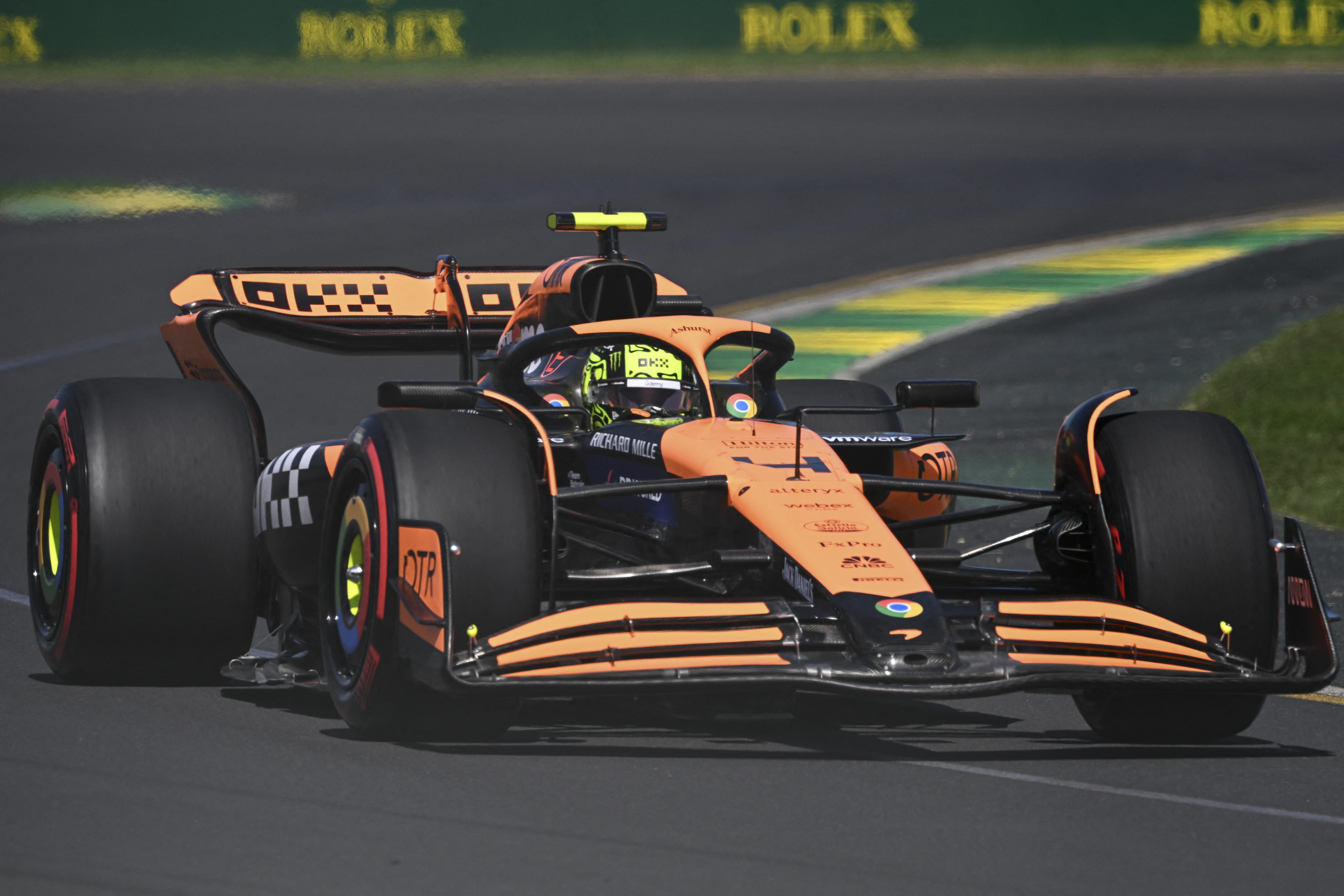 Norris sorprende y se impone en el primer ensayo del GP de Australia; Verstappen, 2°