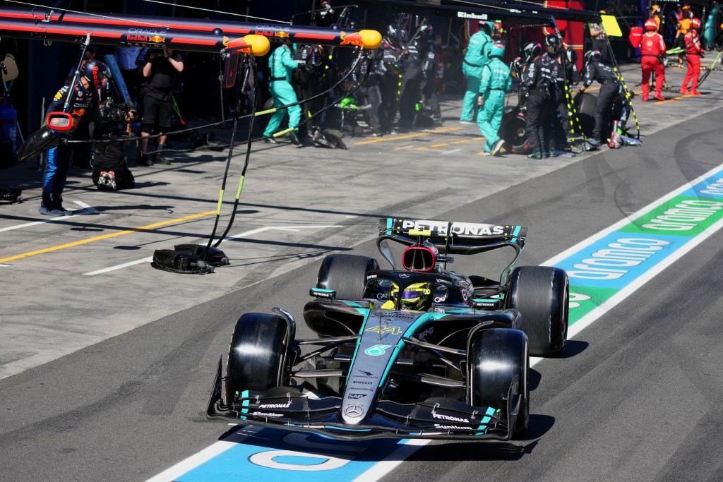 Mercedes identifica causa de mal rendimiento del W15: “Baja cuando la pista está caliente”