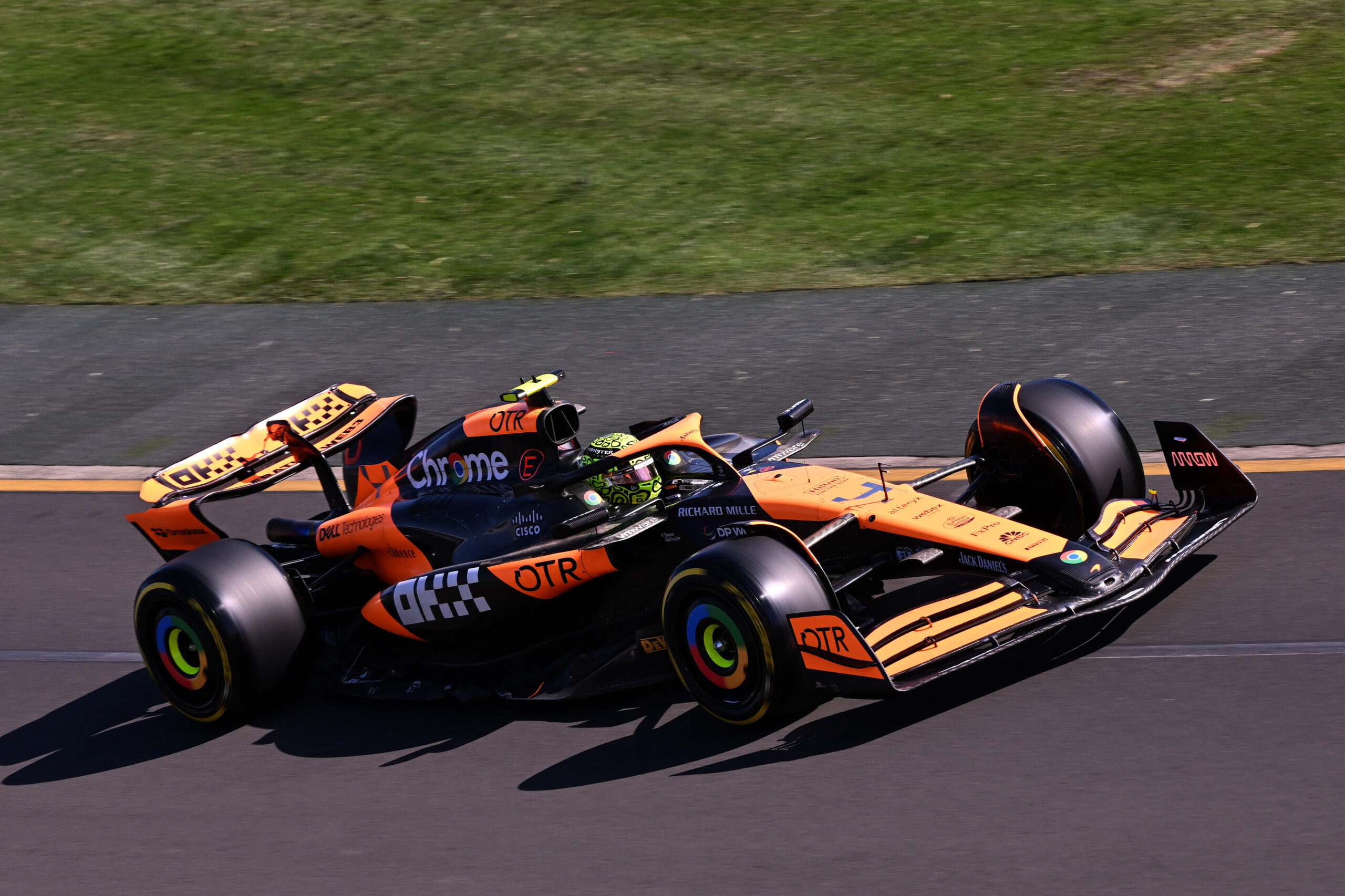 Norris minimiza liderazgo en FP1 y ve “incluso a Aston Martin” por delante de McLaren