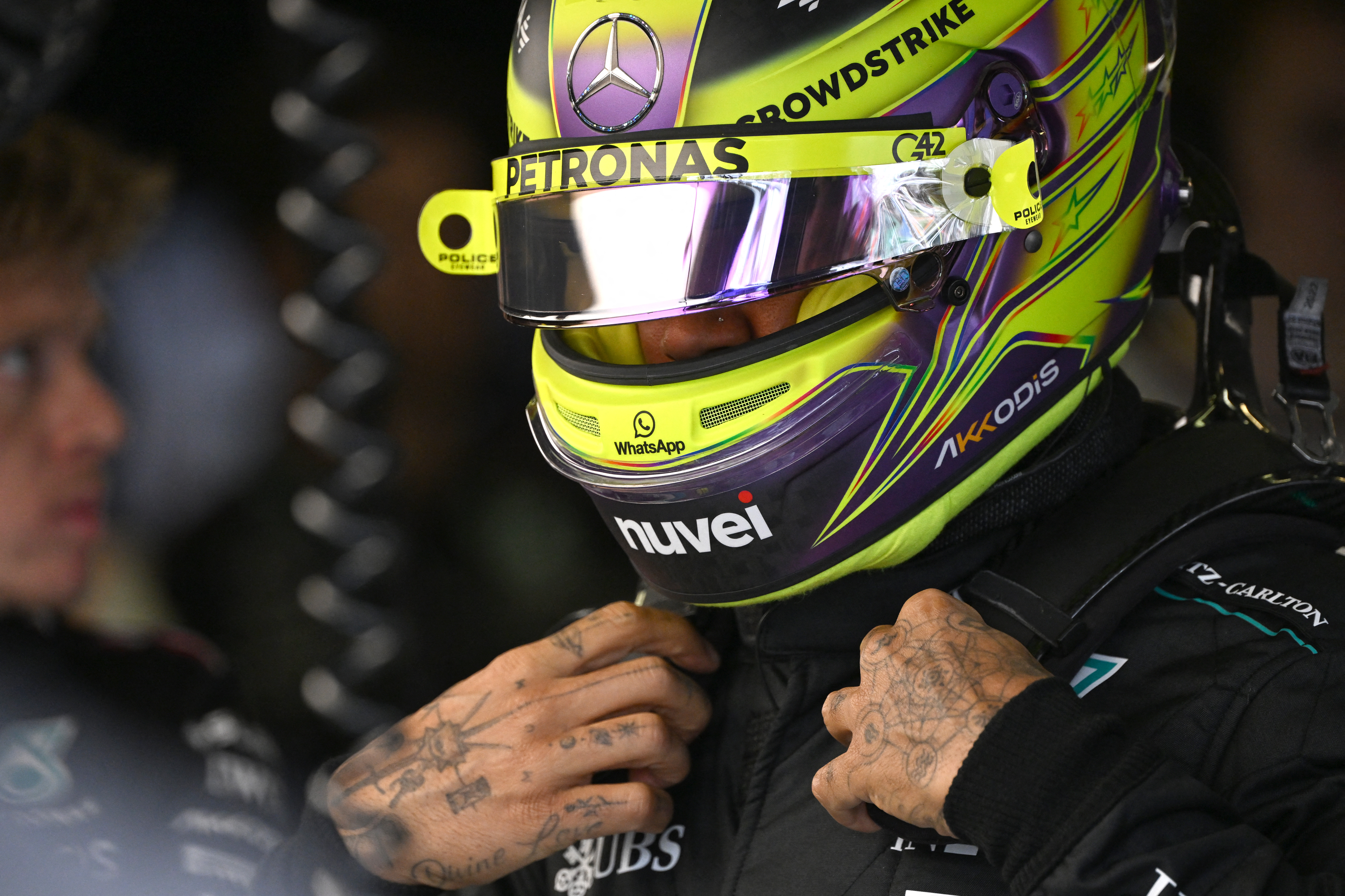 Hamilton afirma que el motor “se paró de golpe” y que el GP da Australia fue “una lucha”