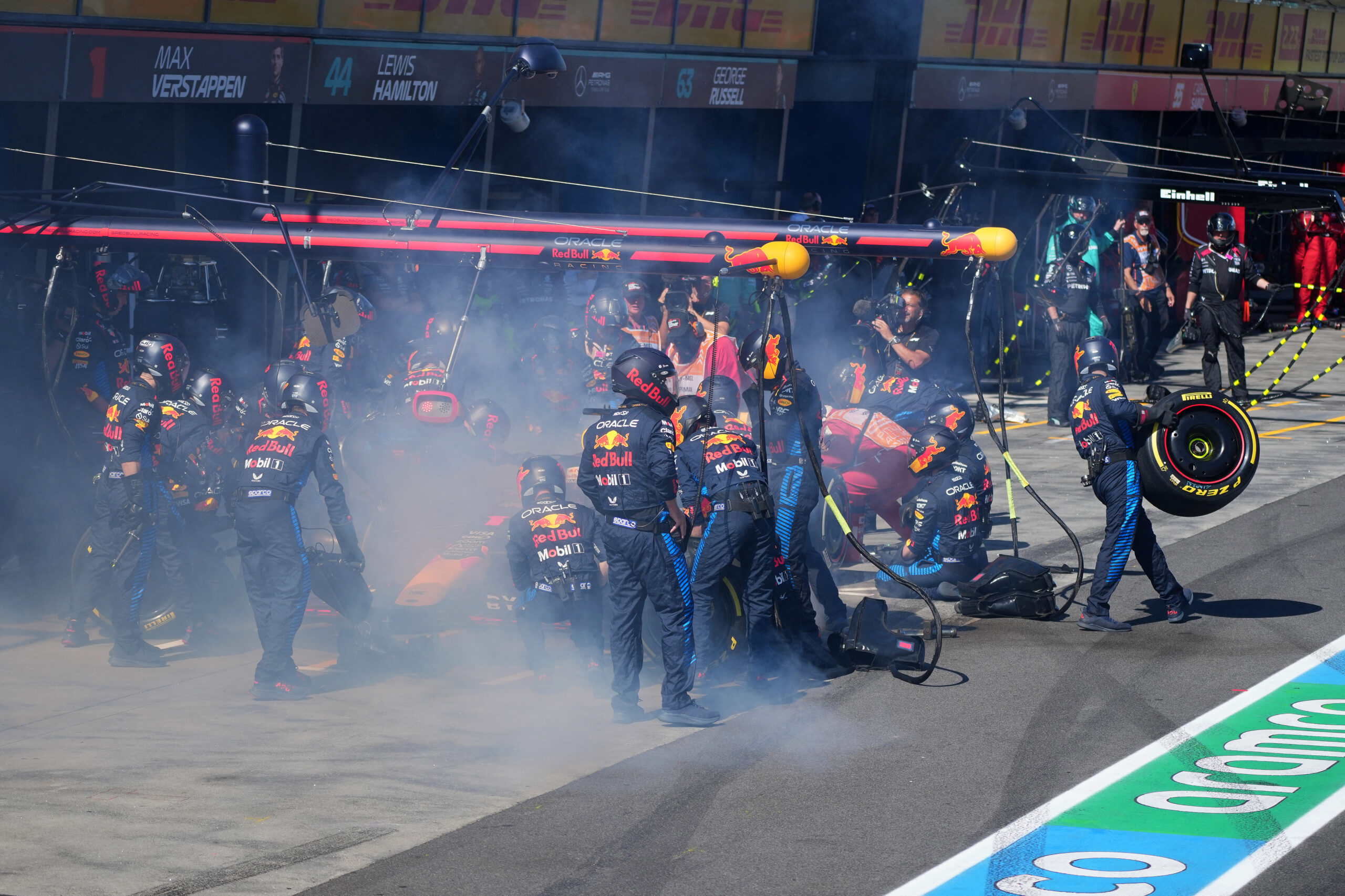 Verstappen explica abandono en Australia: “Bloqueo en el freno trasero”