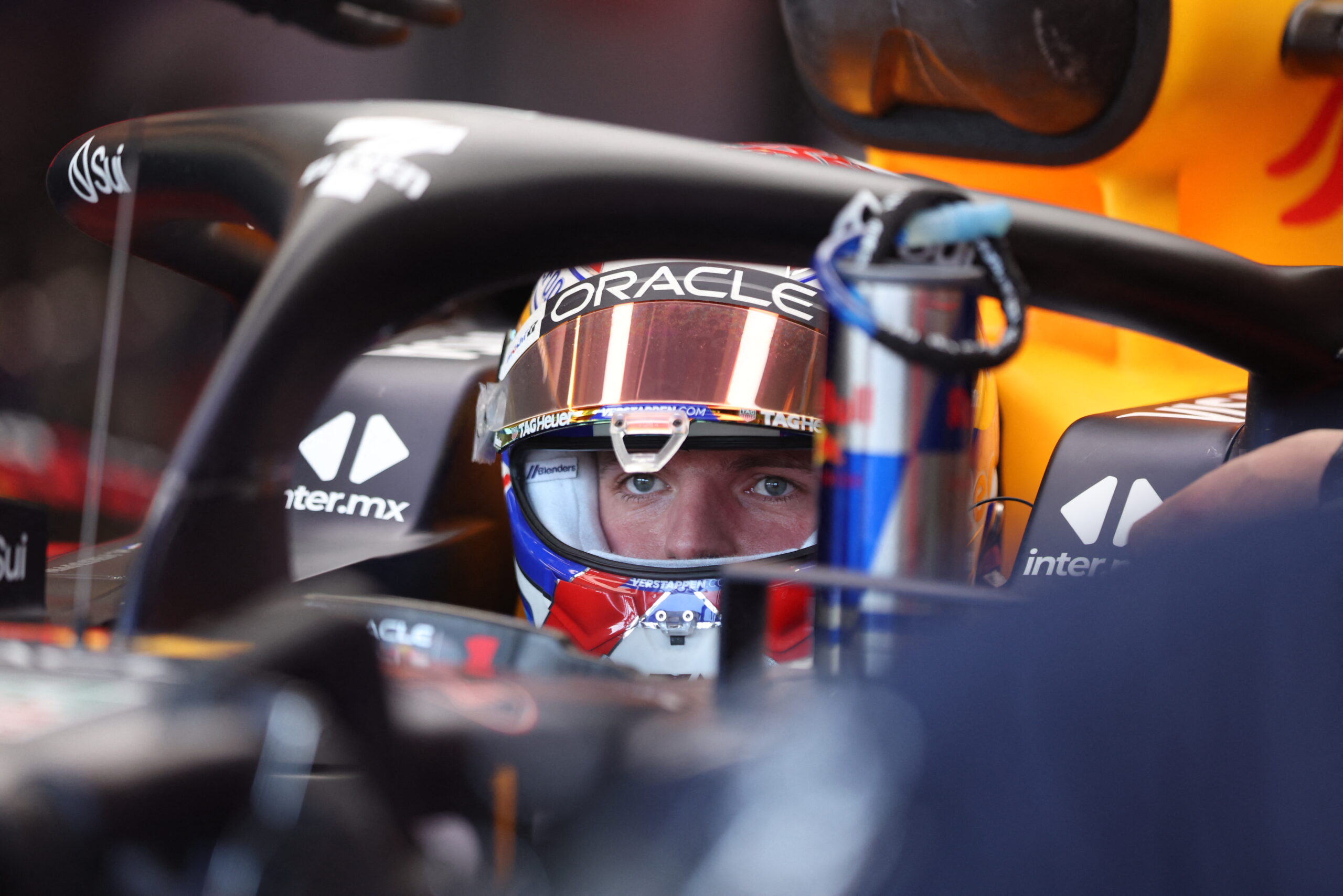 Verstappen admite un día “desordenado” y ve a Ferrari ”más veloz” en Australia