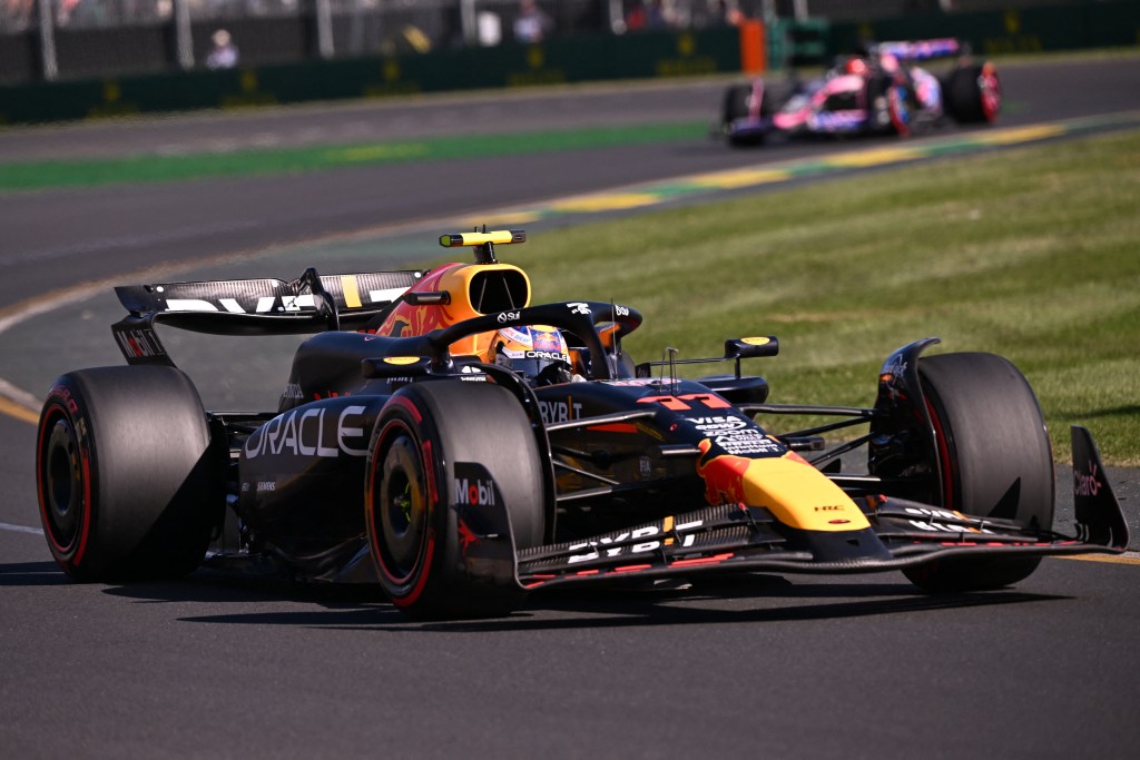 Pérez cae tres posiciones tras bloquear a Hulkenberg: larga sexto en Australia