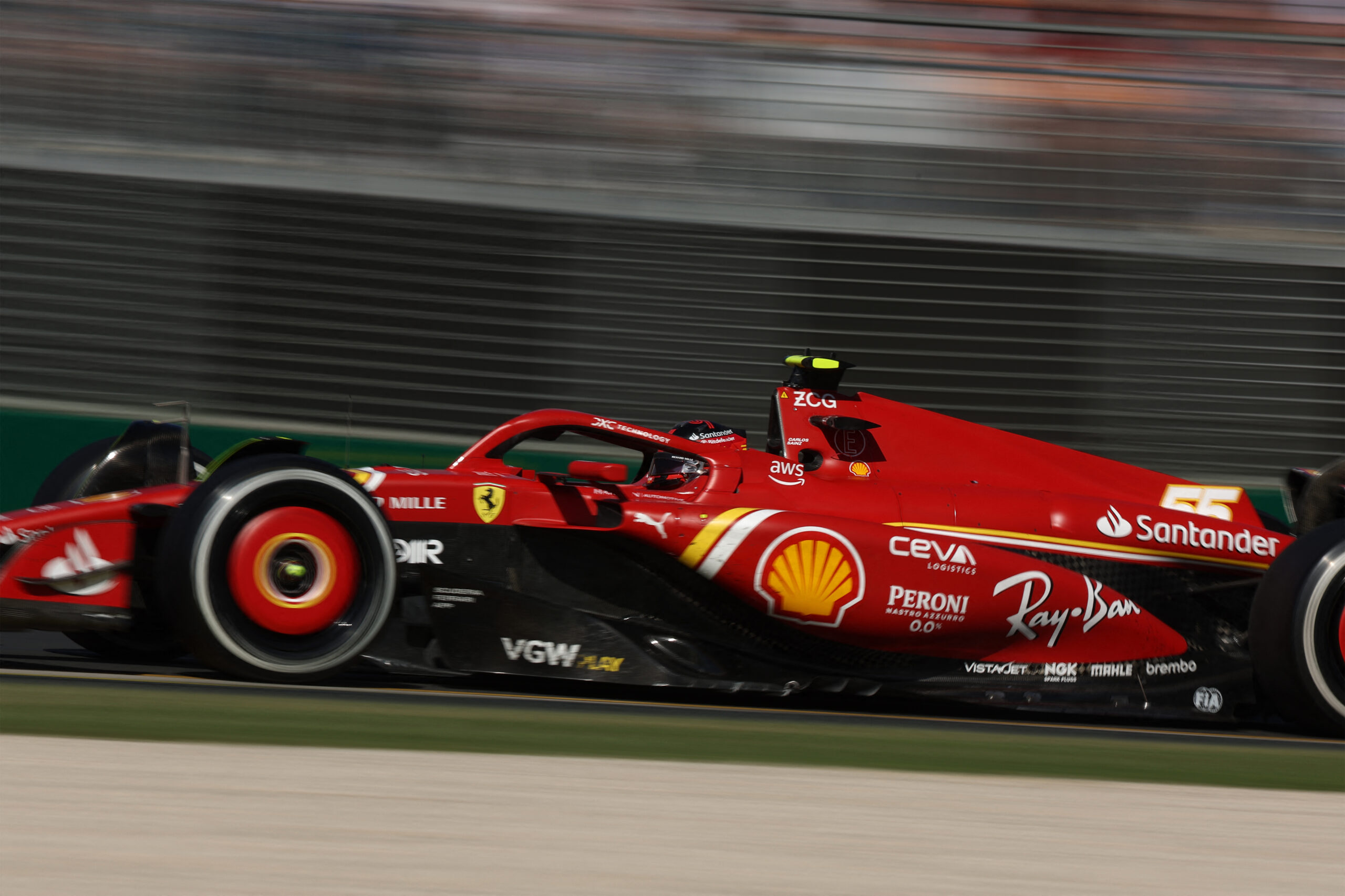 Sainz conquista el GP de Australia en 1-2 de Ferrari; Verstappen abandona por incendio